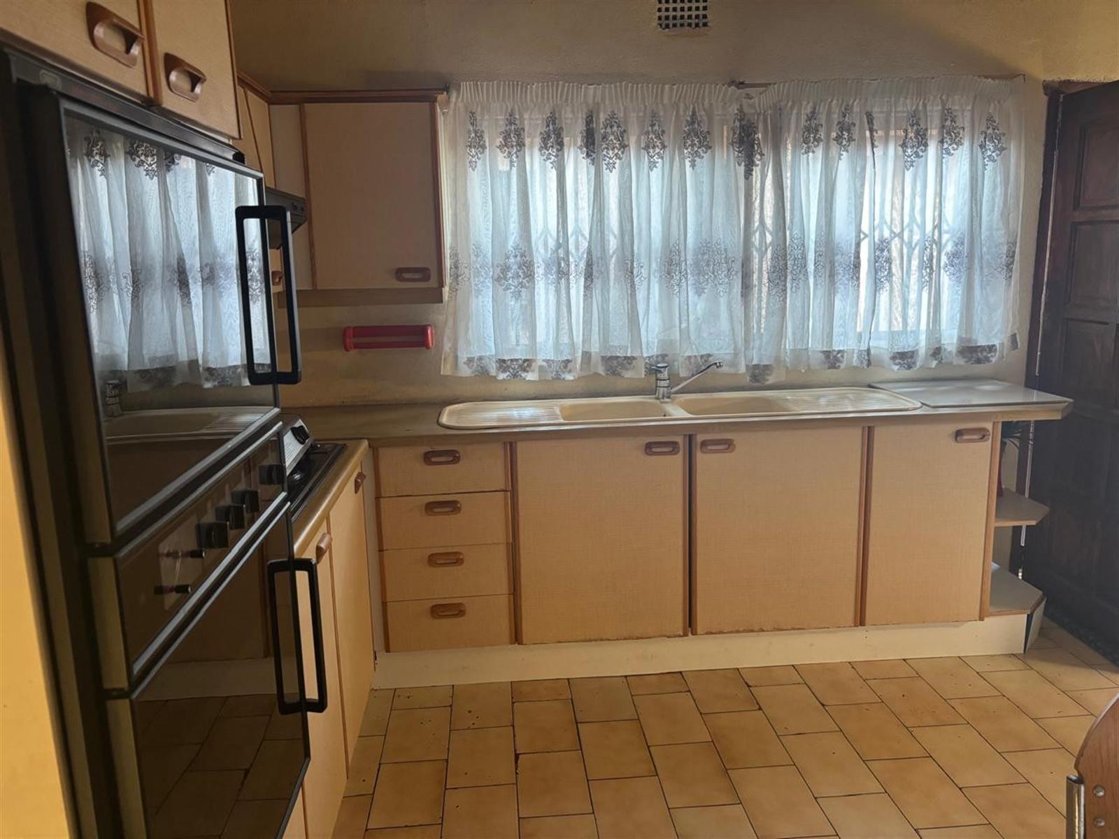 4 Bedroom House For Sale in Diepkloof Phase 2 Soweto