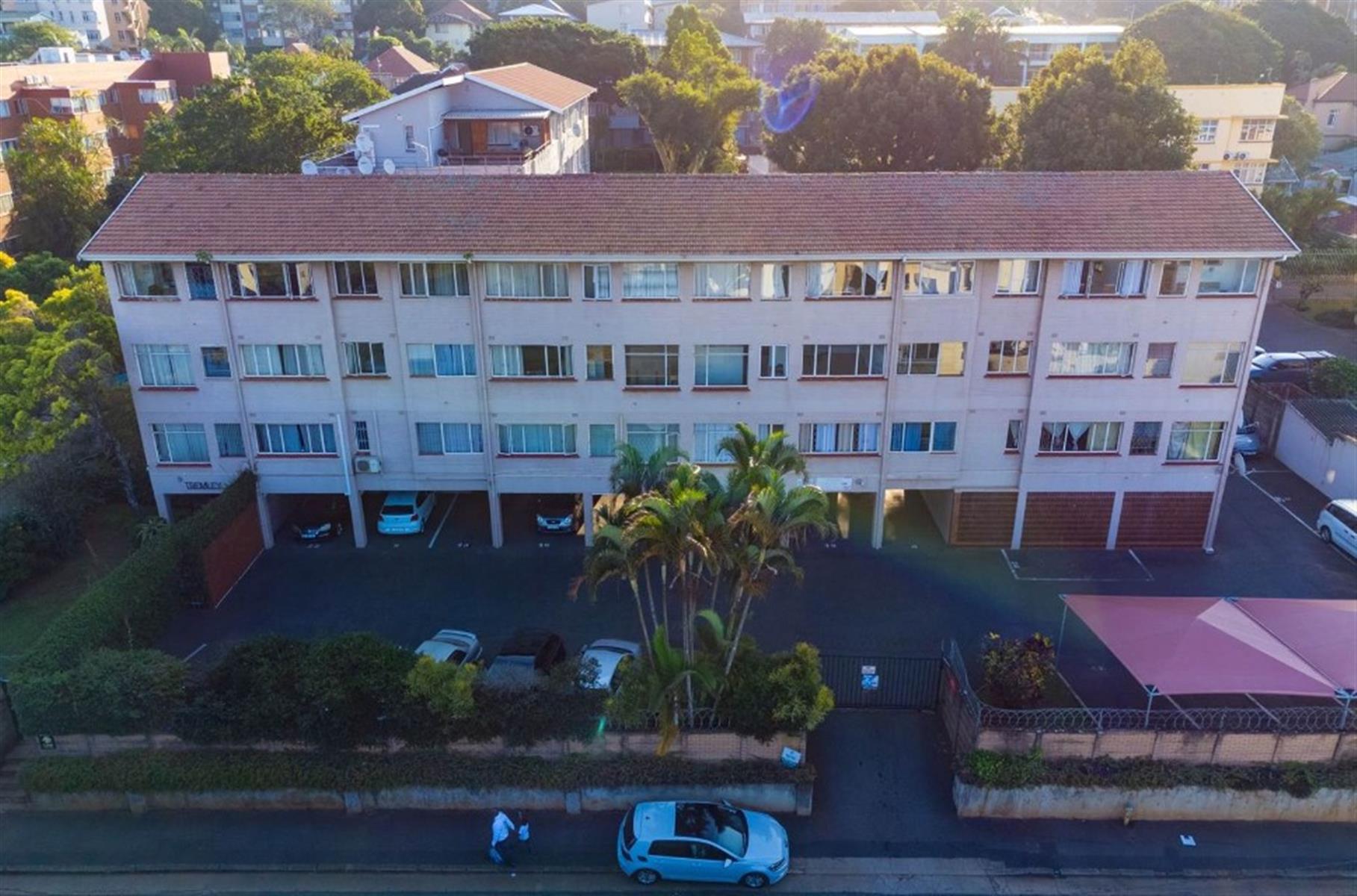 Great 14% ROI. Newly Tenanted One and a half bedroom semi furnished apartment in Glenwood.