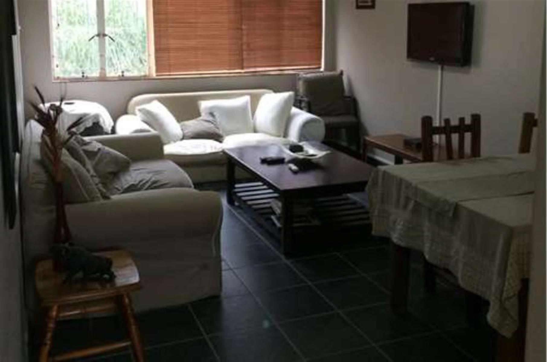 Great 14% ROI. Newly Tenanted One and a half bedroom semi furnished apartment in Glenwood.