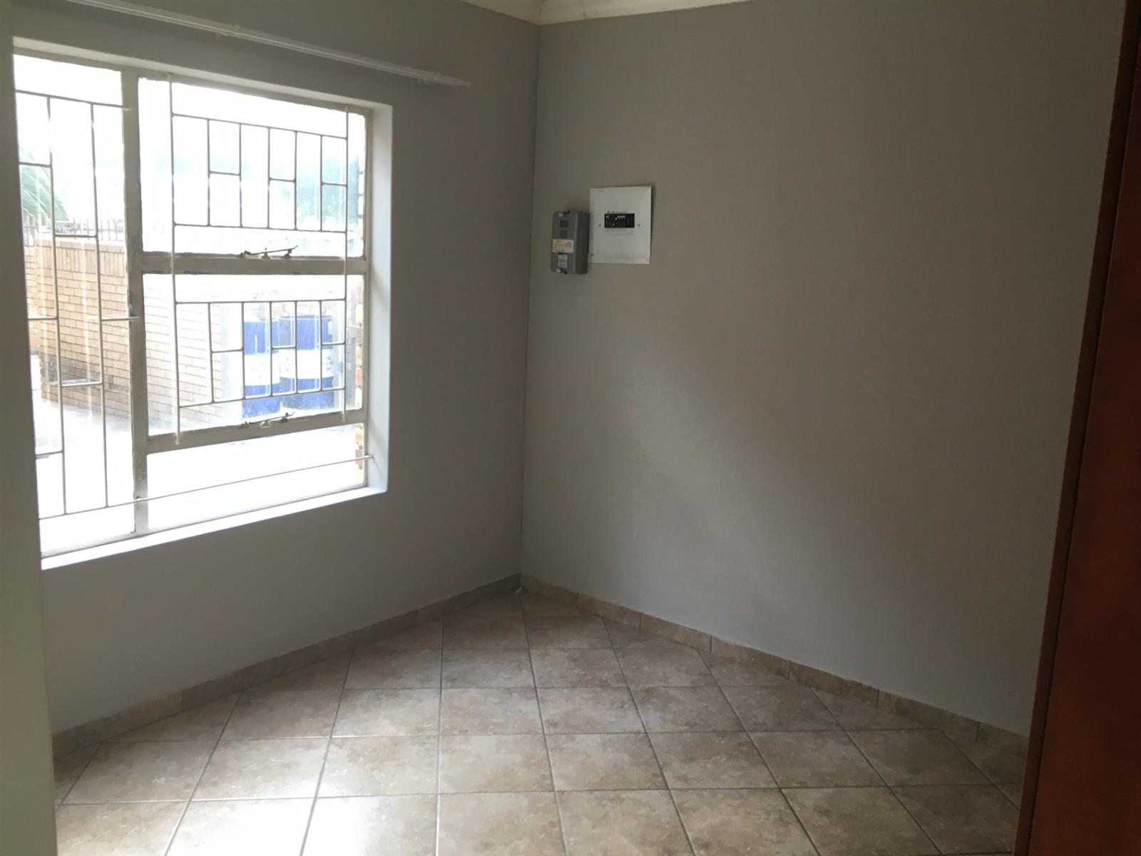 Apartment for rent in Oos Einde, Rustenburg, North West, 9 3 (0th floor), Villa Platina, 44 Kruger Street, Oos Einde, Rustenburg, North West