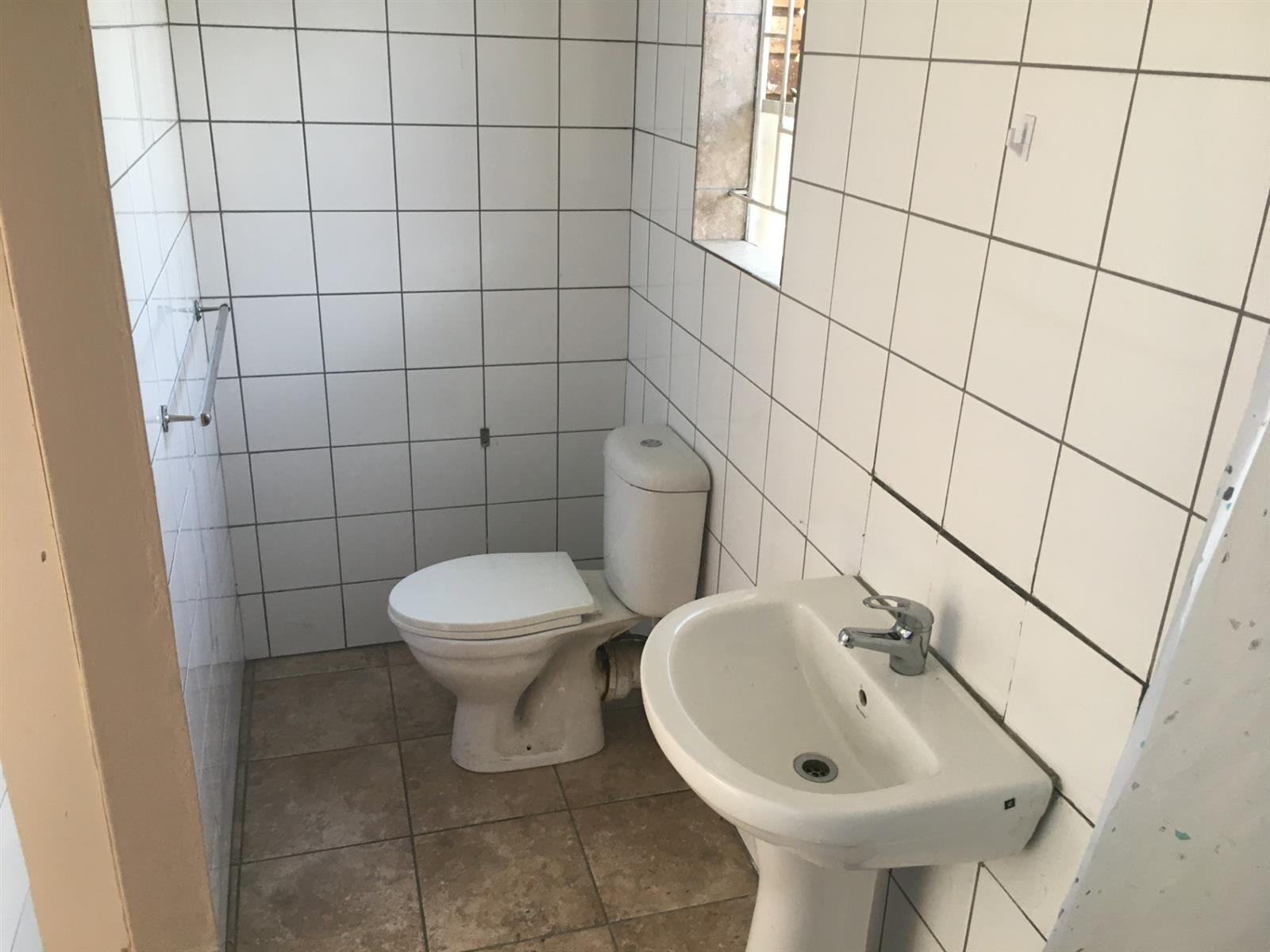 Apartment for rent in Oos Einde, Rustenburg, North West, 9 3 (0th floor), Villa Platina, 44 Kruger Street, Oos Einde, Rustenburg, North West
