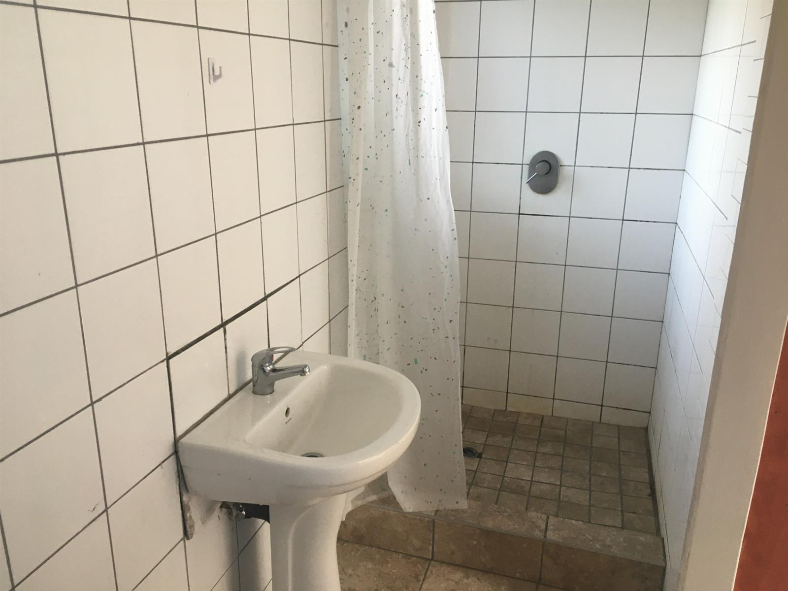 Apartment for rent in Oos Einde, Rustenburg, North West, 9 3 (0th floor), Villa Platina, 44 Kruger Street, Oos Einde, Rustenburg, North West