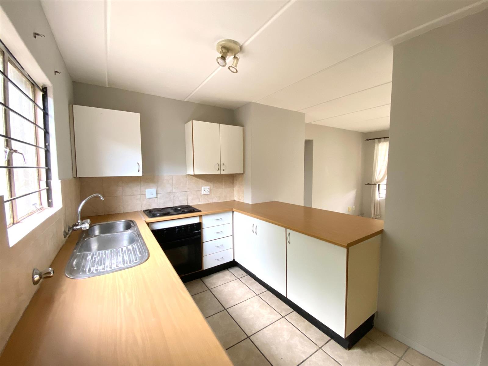 WELL-PRICED GROUND-FLOOR 2-BEDROOM SECTIONAL TITLE UNIT IN FERNDALE