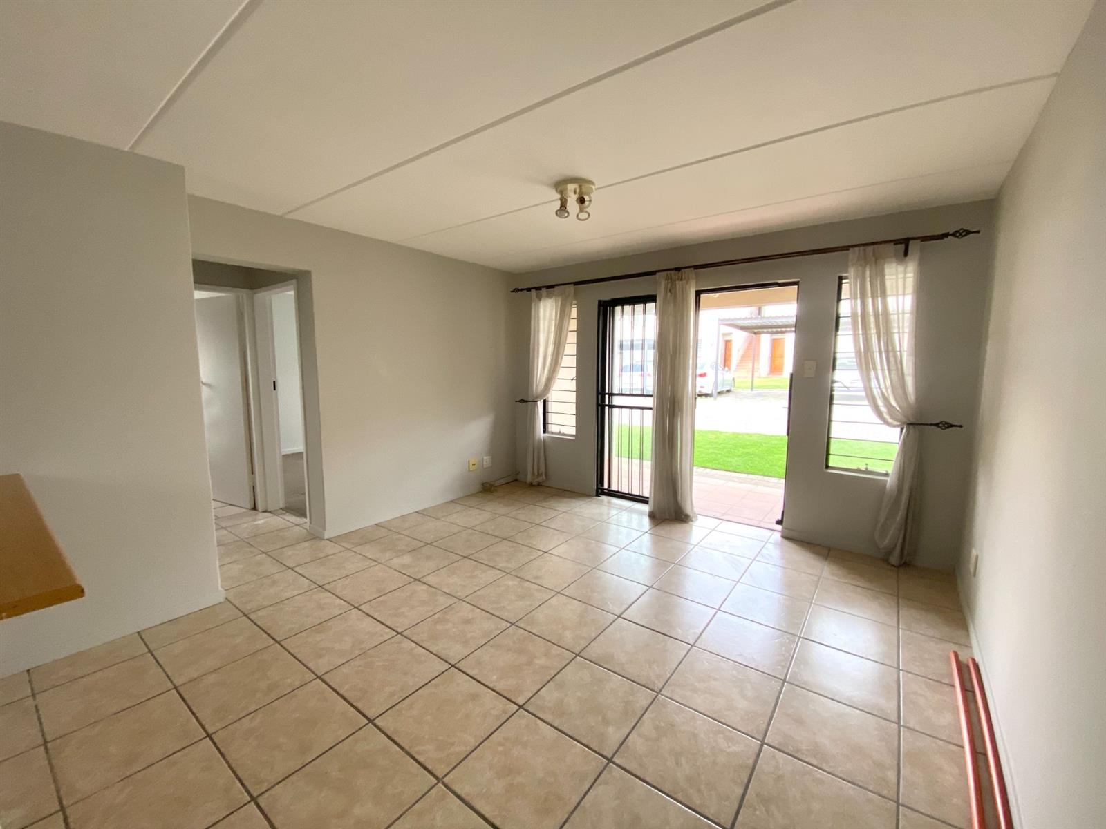 WELL-PRICED GROUND-FLOOR 2-BEDROOM SECTIONAL TITLE UNIT IN FERNDALE