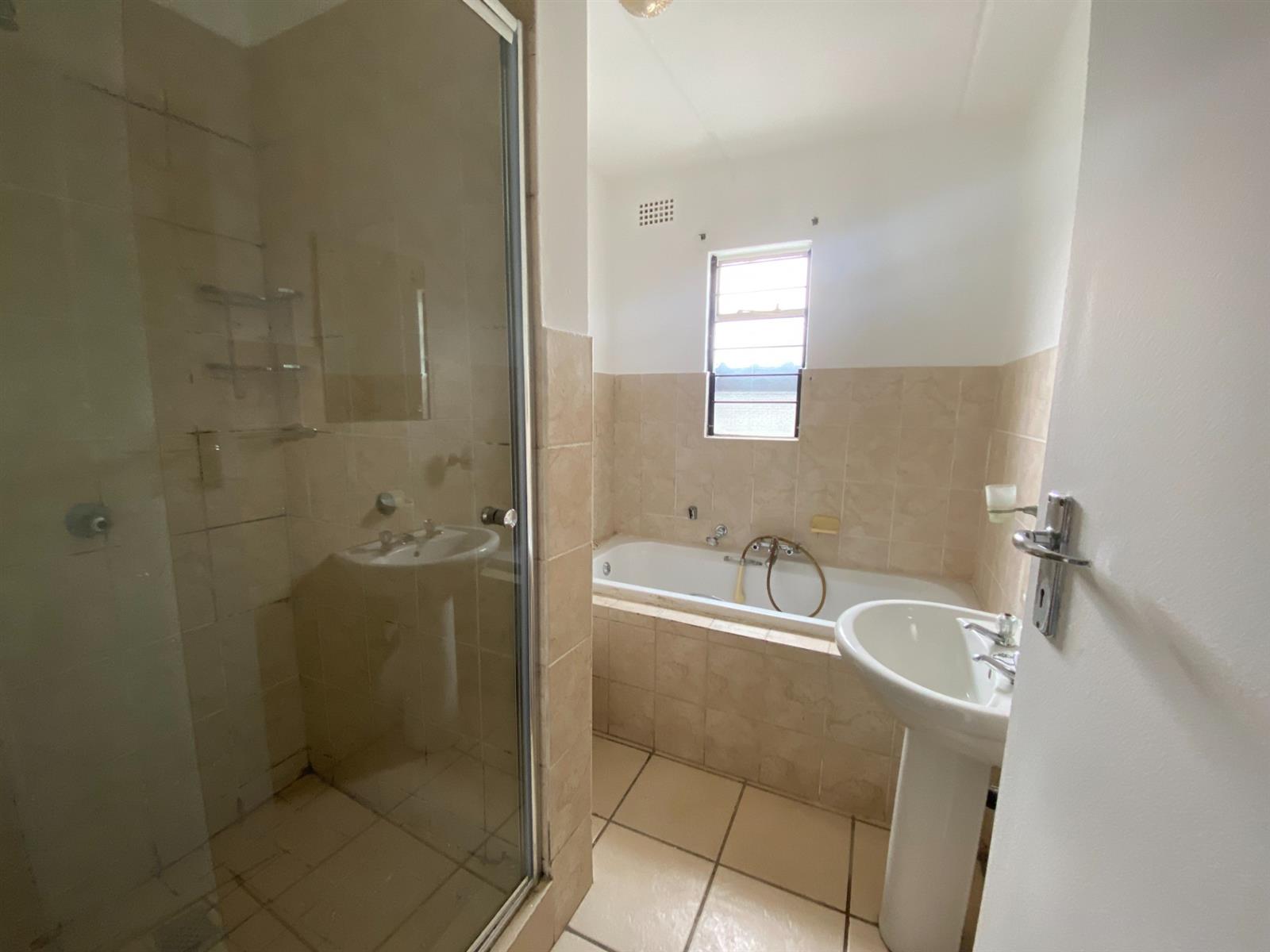 WELL-PRICED GROUND-FLOOR 2-BEDROOM SECTIONAL TITLE UNIT IN FERNDALE