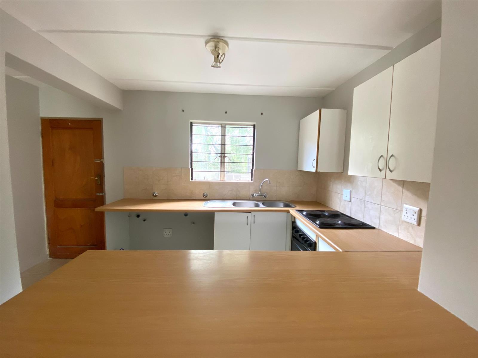WELL-PRICED GROUND-FLOOR 2-BEDROOM SECTIONAL TITLE UNIT IN FERNDALE