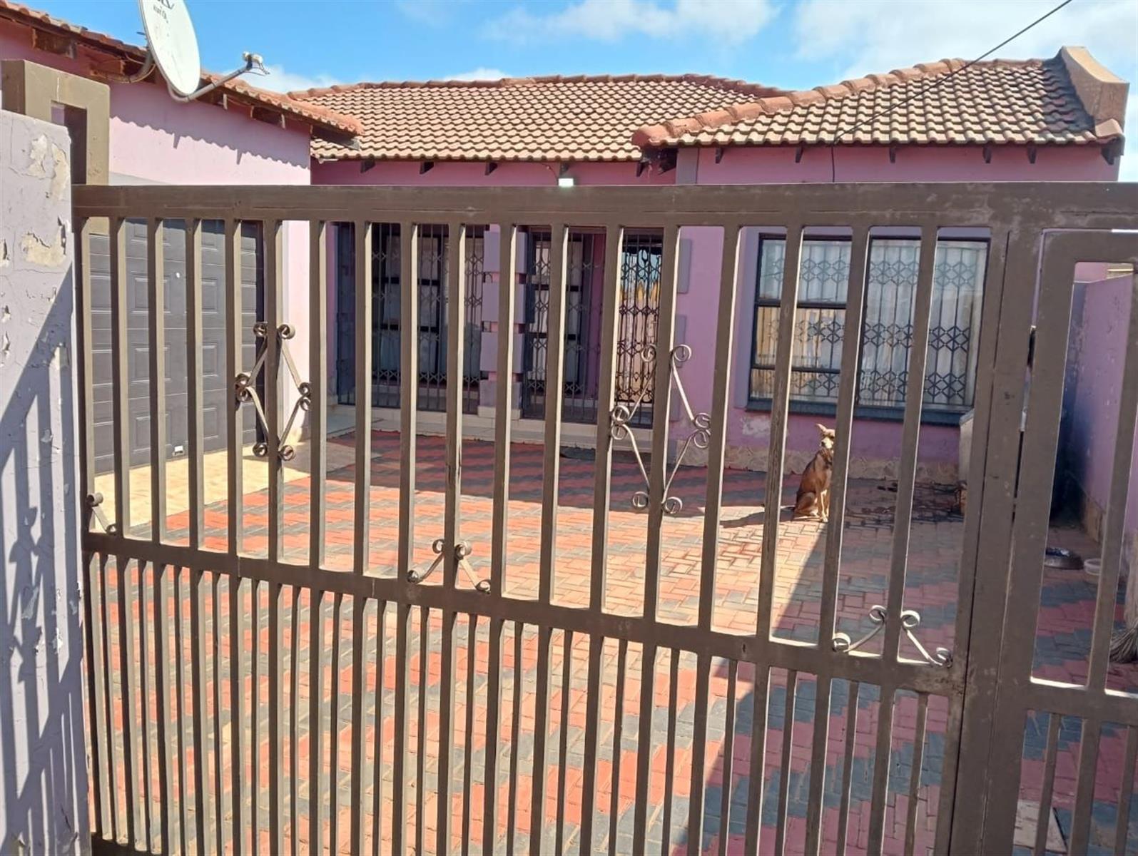 House For Sale in Lawley Johannesburg