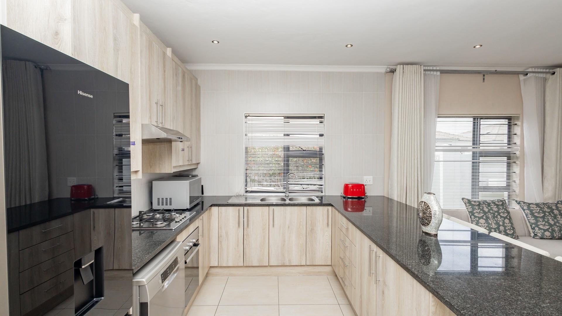 Modern 3 Bed Freestanding House For Sale in Parklands, Blouberg