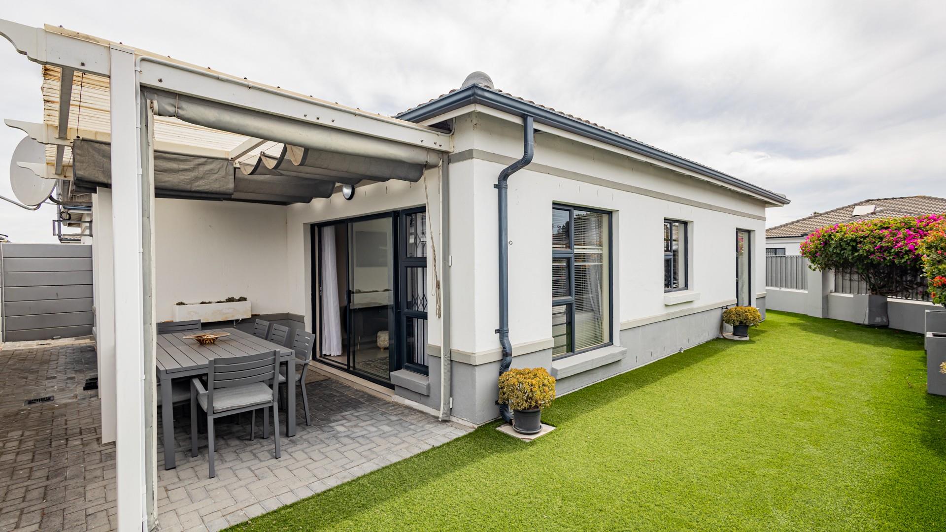 Modern 3 Bed Freestanding House For Sale in Parklands, Blouberg