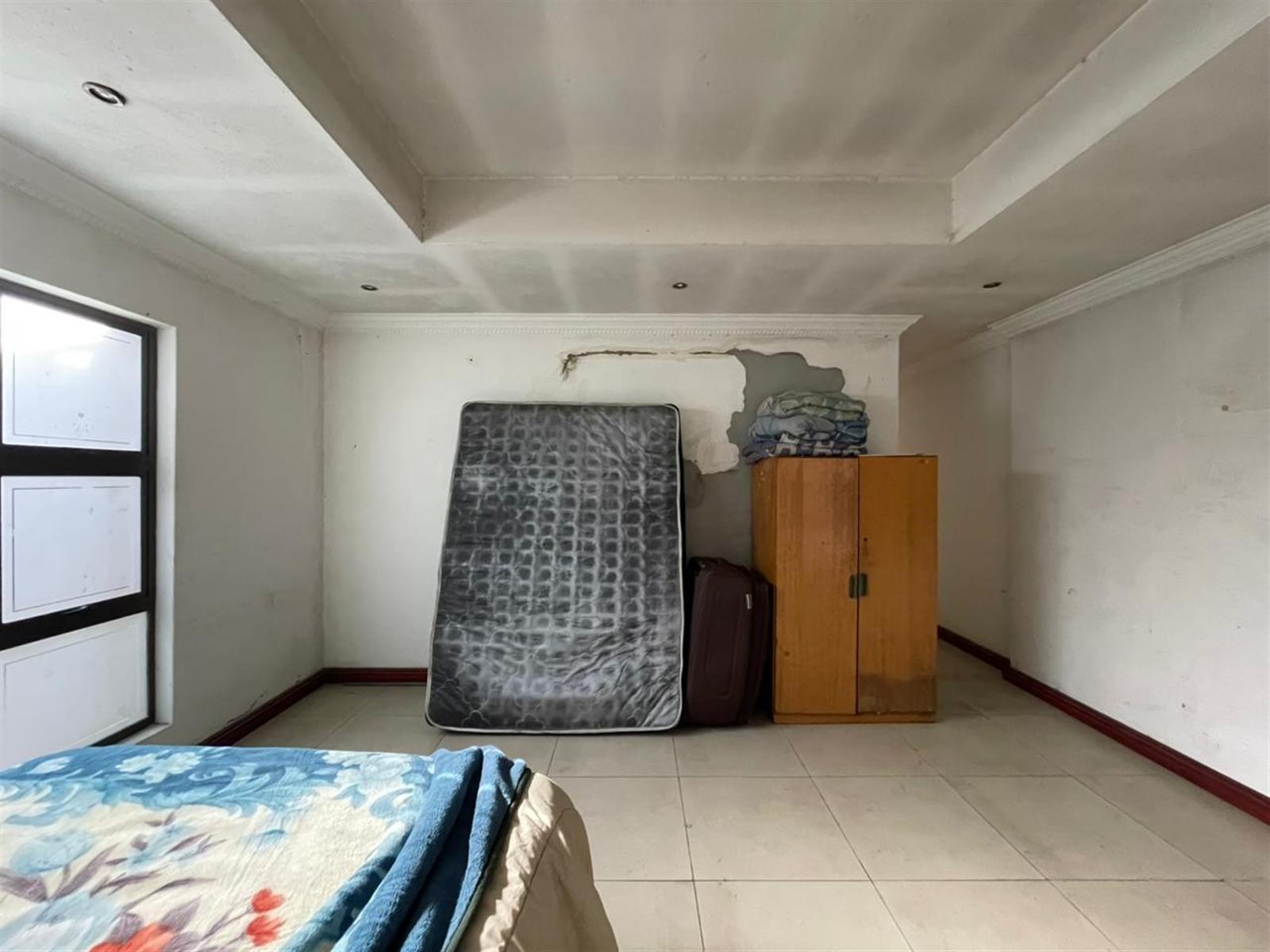 House for sale in Rocklands, Mitchells Plain, 287 m²