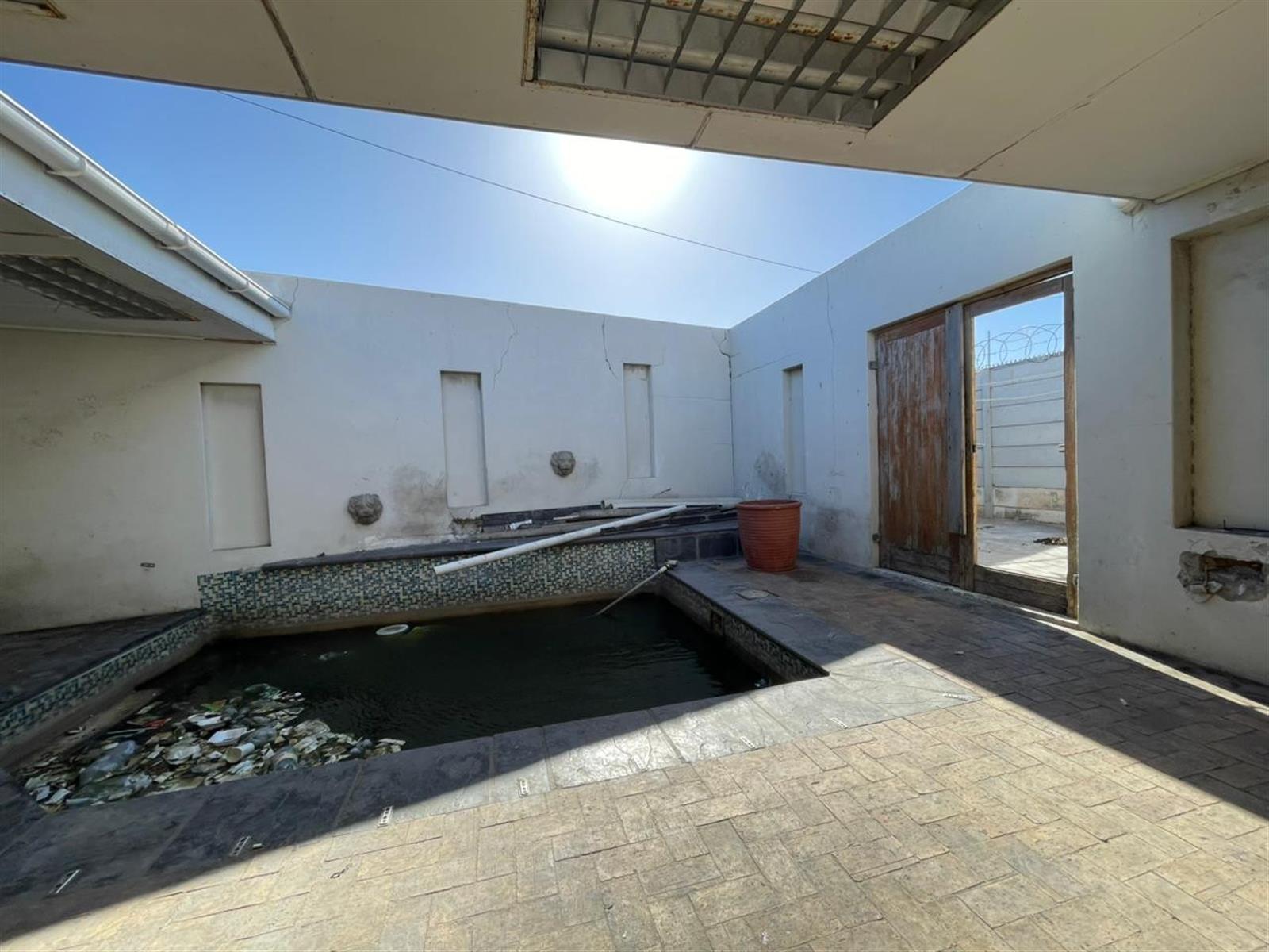 House for sale in Rocklands, Mitchells Plain, 287 m²