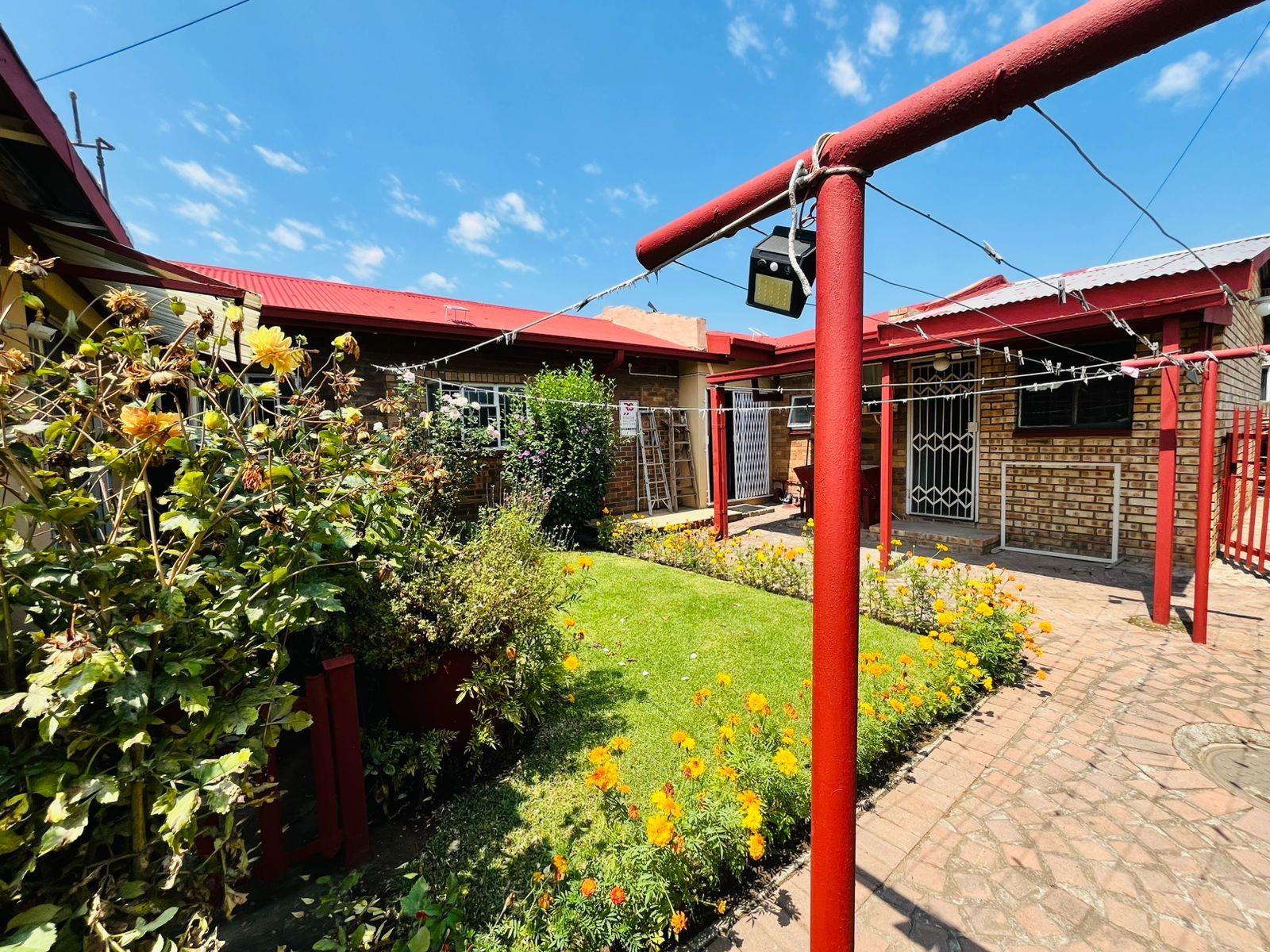 4-Bedroom House For Sale in Vanderbijlpark SE, Vanderbijlpark