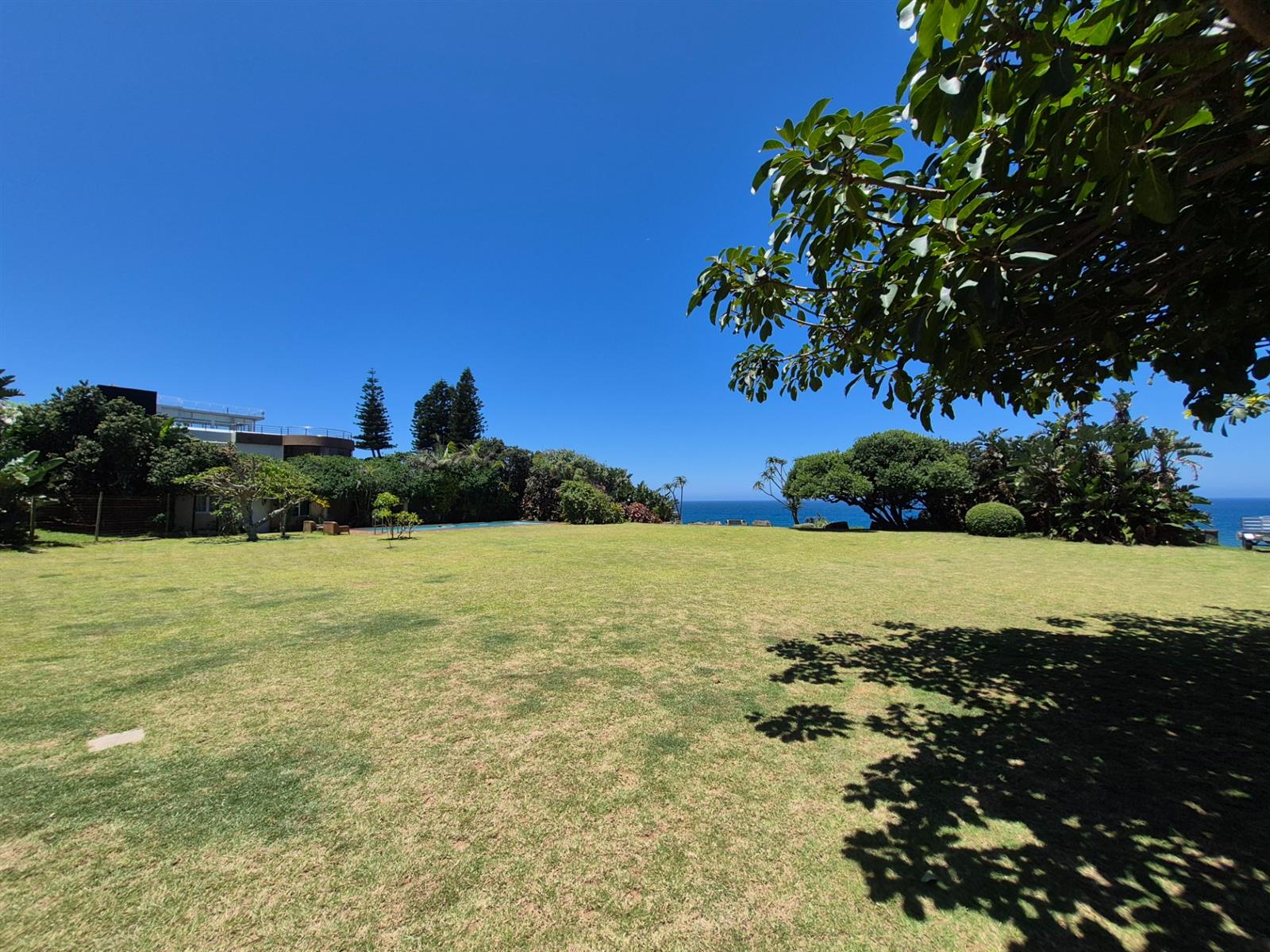 Three plots in one! Huge level land on Marine drive