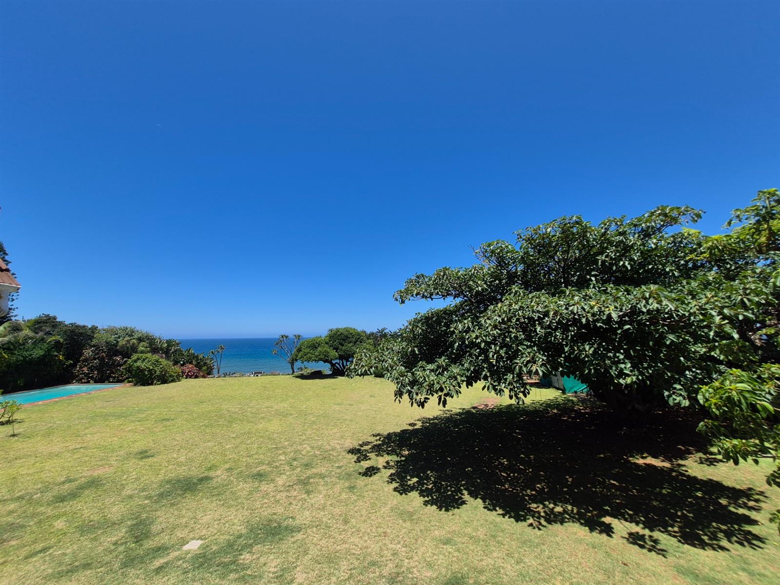 Three plots in one! Huge level land on Marine drive