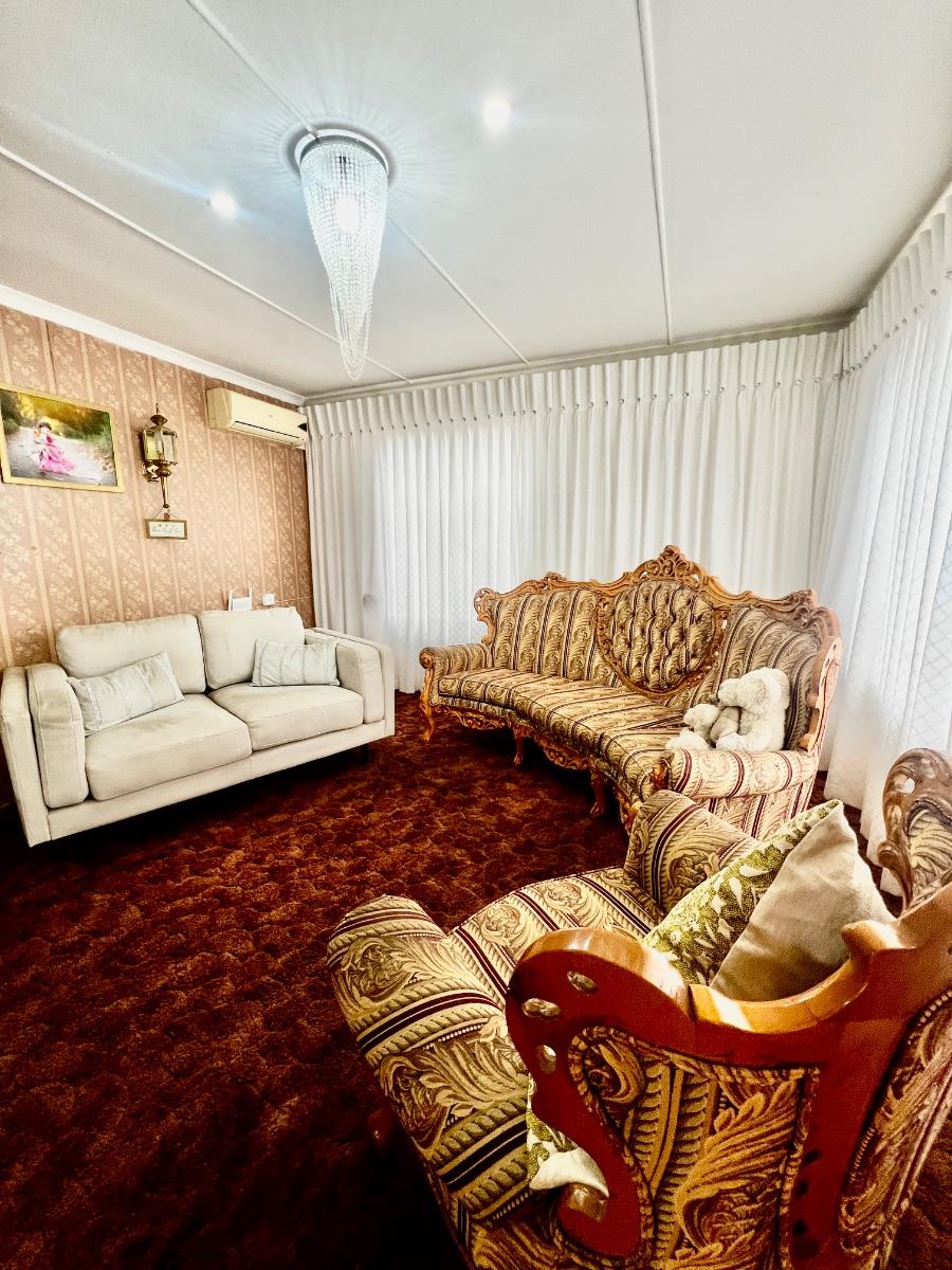 Well-Maintained 3 bedroom home with 2 bedroom flatlet and secure yard
