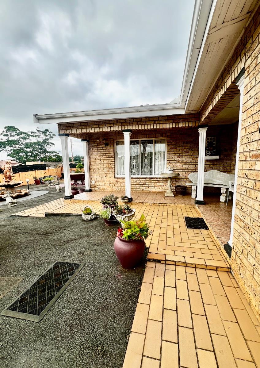 Well-Maintained 3 bedroom home with 2 bedroom flatlet and secure yard