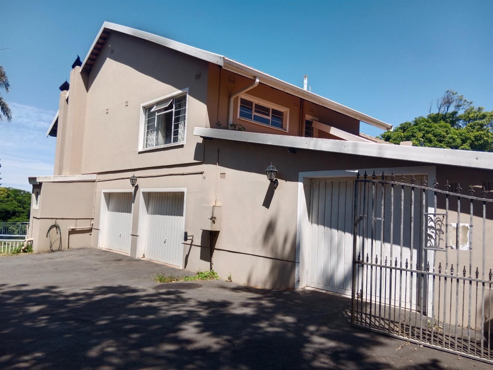 6 bedroom House For Sale in Amanzimtoti, KwaZulu Natal