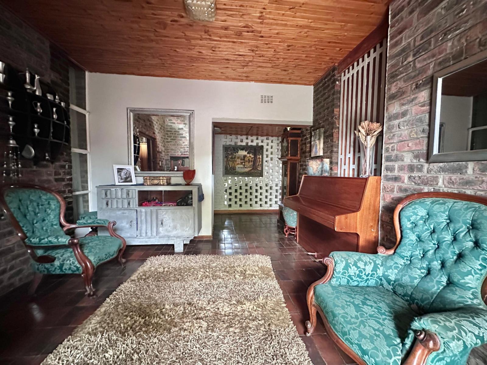 Spacious 5-Bedroom Family Home with Extensive Garaging and Entertainment Area.