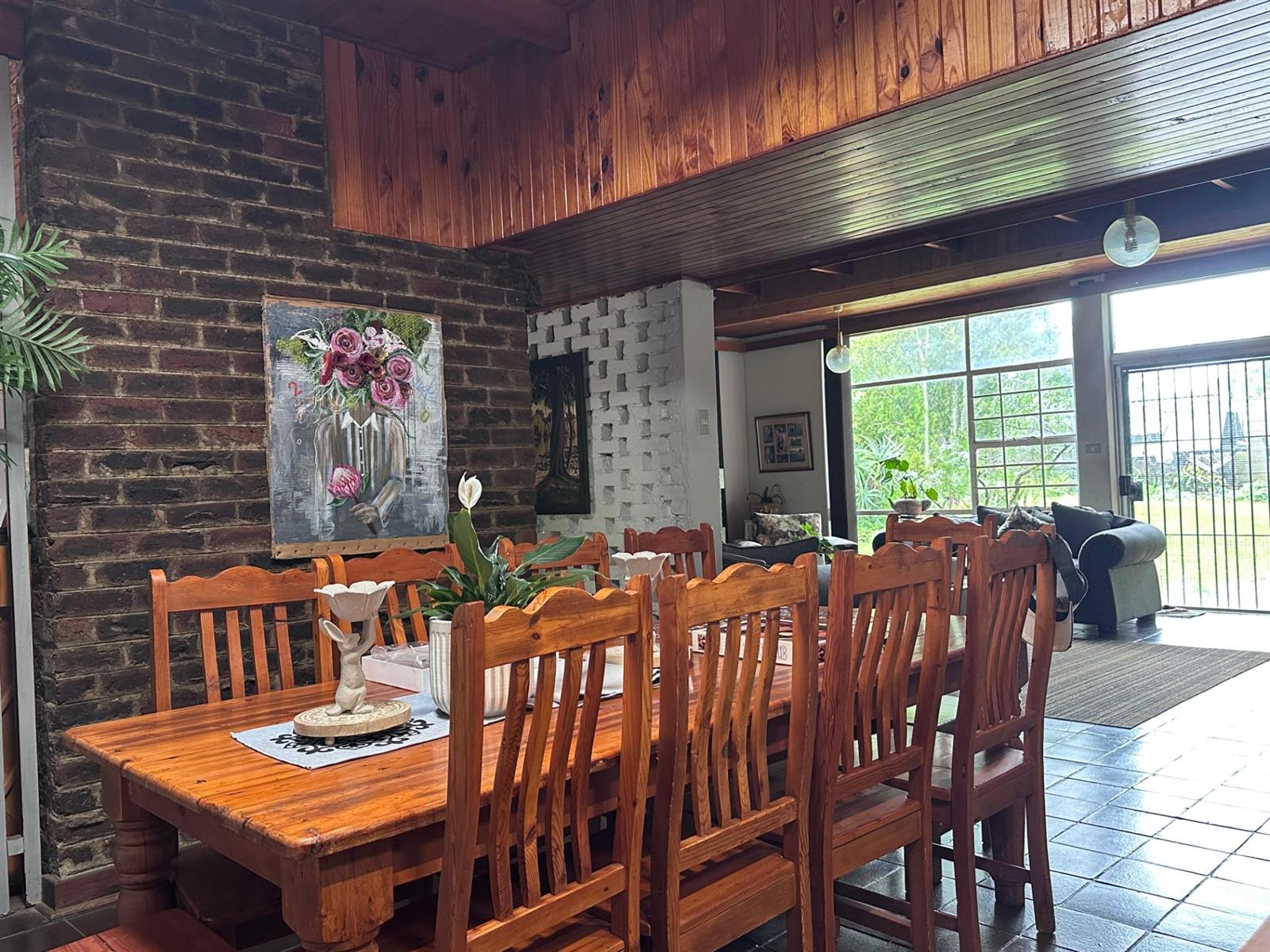 Spacious 5-Bedroom Family Home with Extensive Garaging and Entertainment Area.