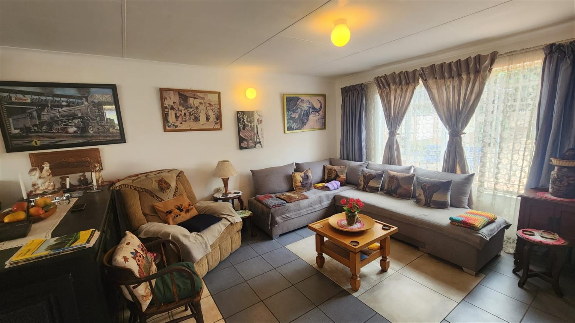 Exceptional Investment Opportunity - Spacious Family Home with Two Income-Generating Flats