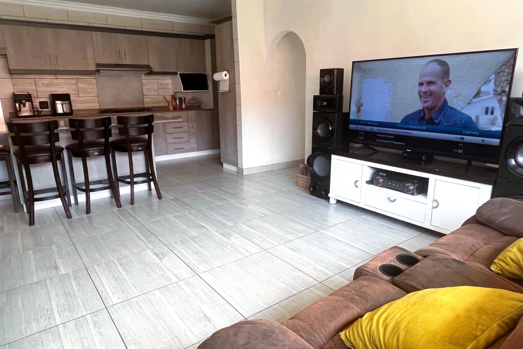 Modern 5 Bedroom Family Home with a flatlet in Elandspark!