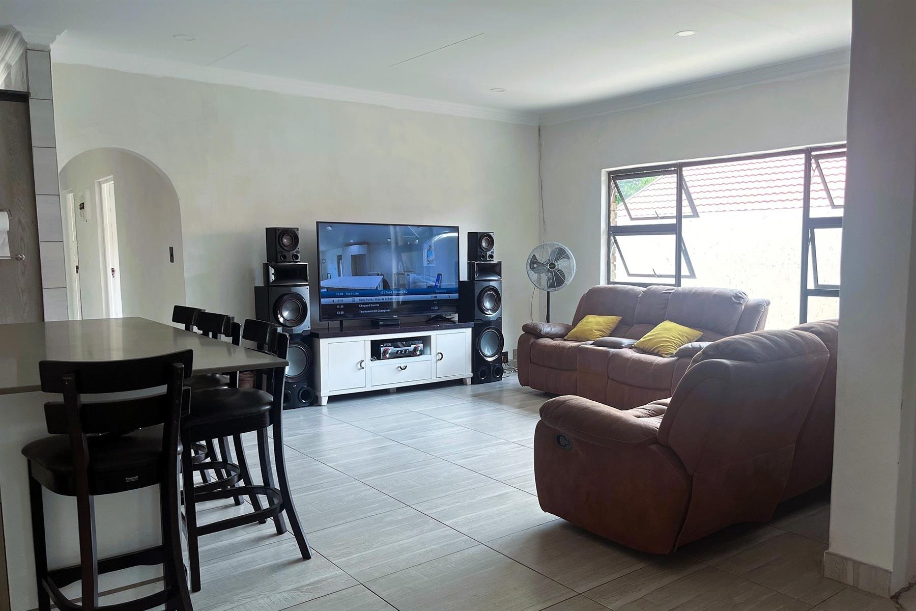 Modern 5 Bedroom Family Home with a flatlet in Elandspark!
