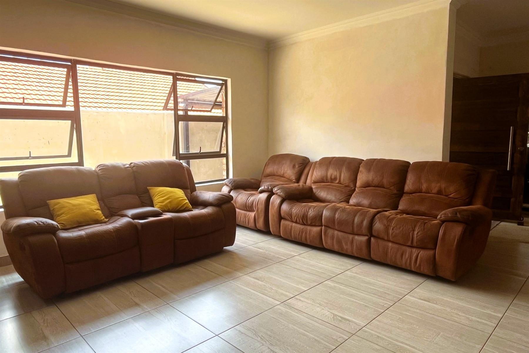 Modern 5 Bedroom Family Home with a flatlet in Elandspark!