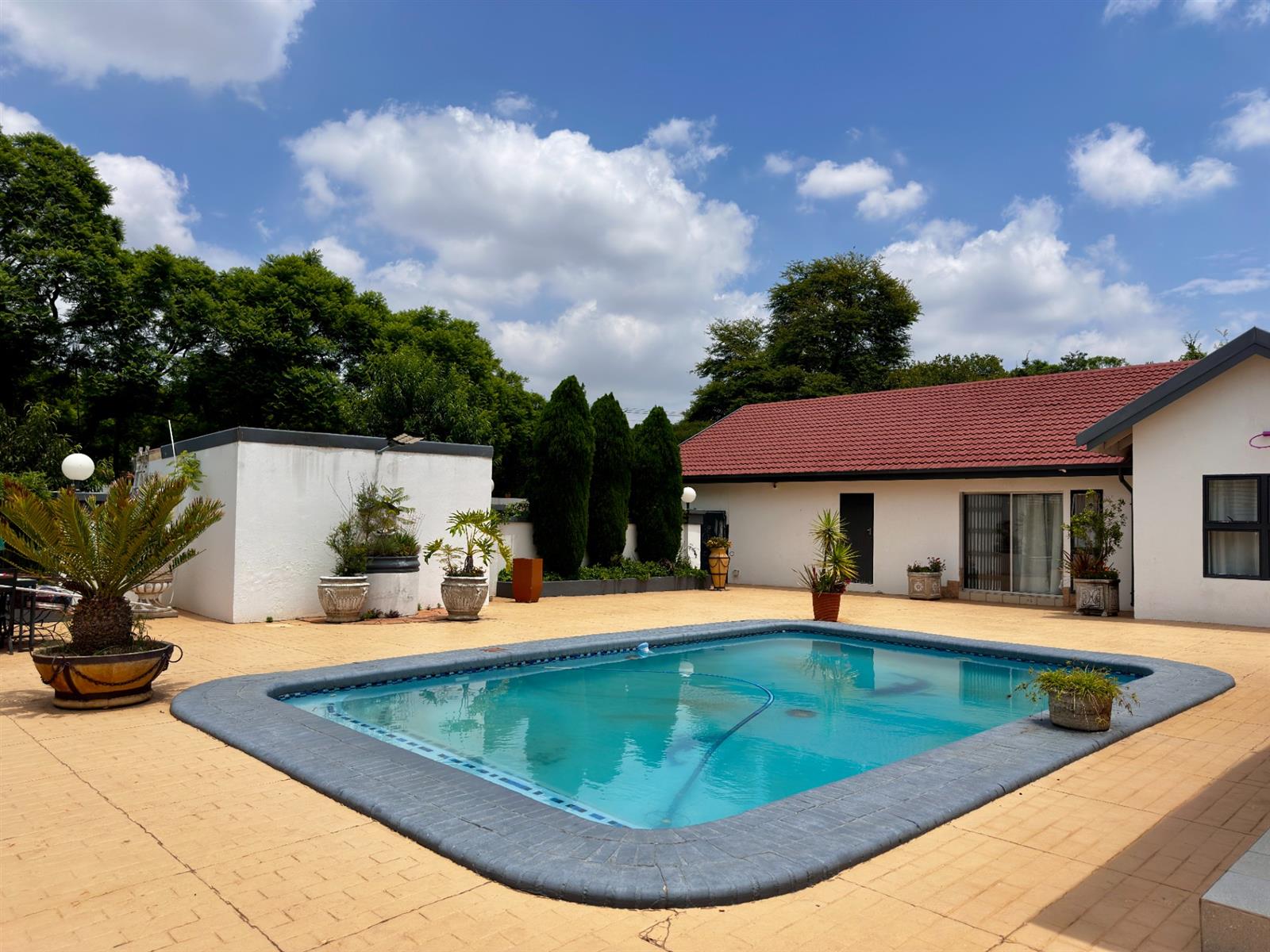 House For Sale in Waterkloof Ridge, Pretoria