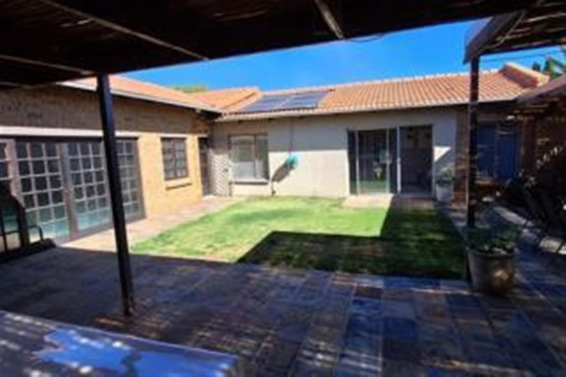 Prestigious 4-Bedroom Home with Exceptional Entertainment - Secunda