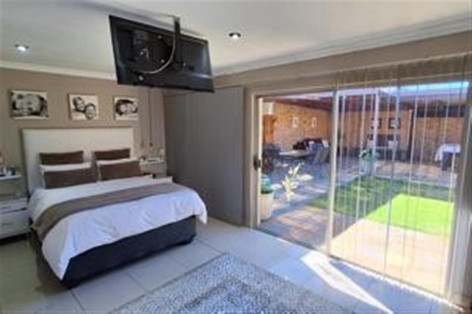 Prestigious 4-Bedroom Home with Exceptional Entertainment - Secunda