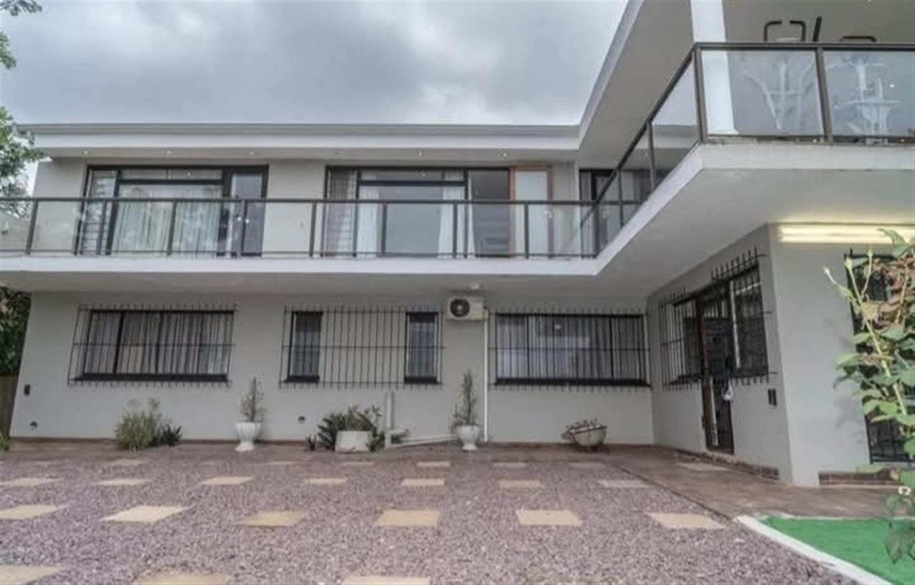 Spacious,stunning 6 Bed 6 Bath house in the heart of Beverley hills drive in westville durban