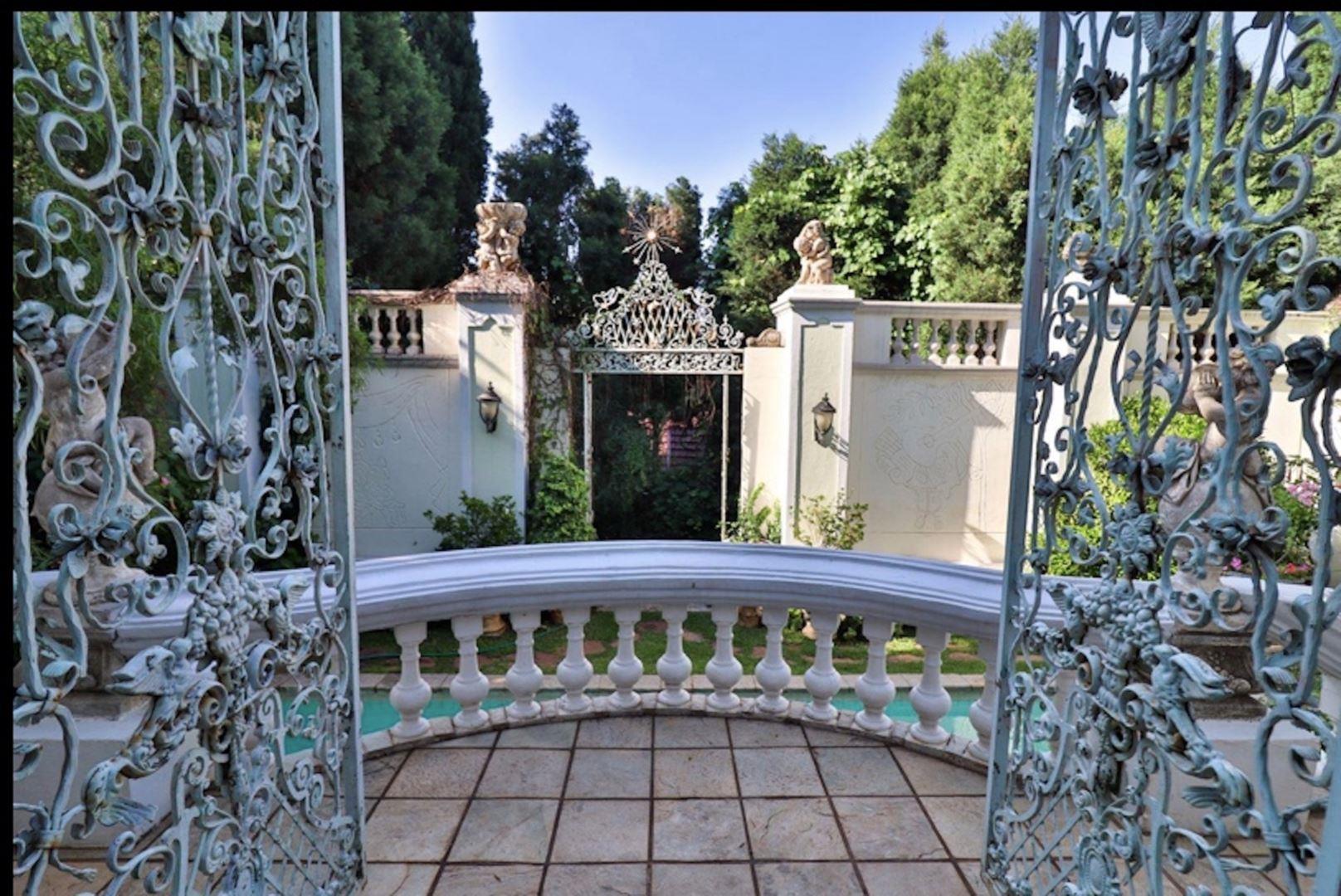Commercial Property or Residential For Sale in Muckleneuk, Pretoria