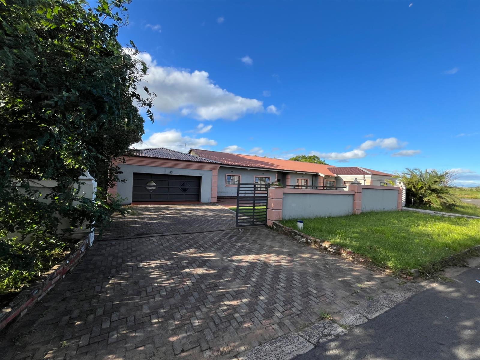 Beautiful House For Sale in Dundee, KwaZulu Natal