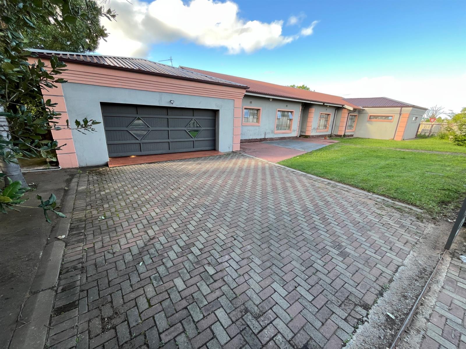 Beautiful House For Sale in Dundee, KwaZulu Natal