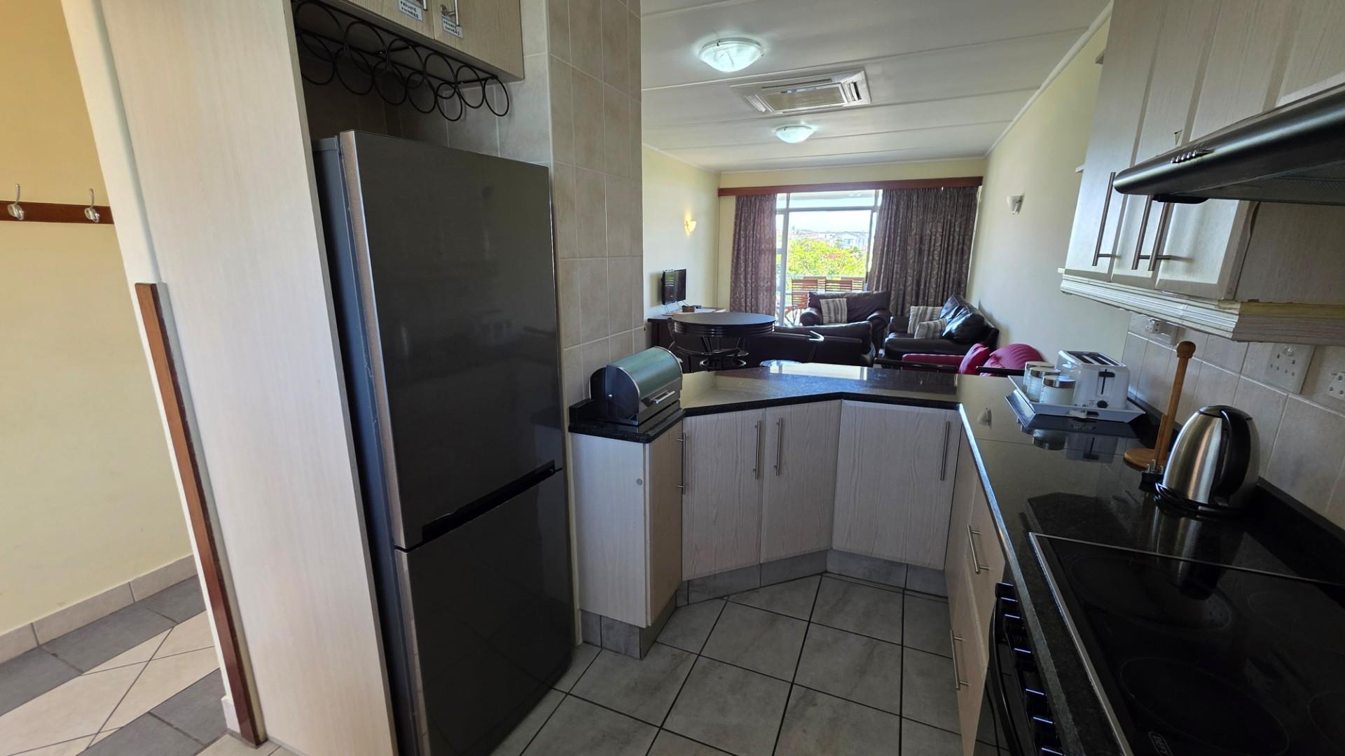 Beautiful fully furnished Beachfront Apartment on the Beachfront in Uvongo Beach