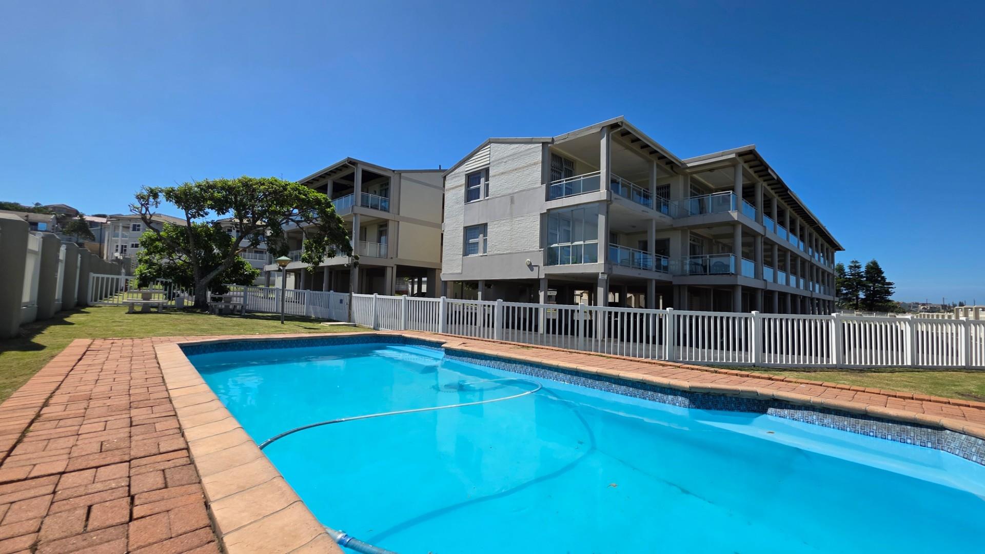 Beautiful fully furnished Beachfront Apartment on the Beachfront in Uvongo Beach