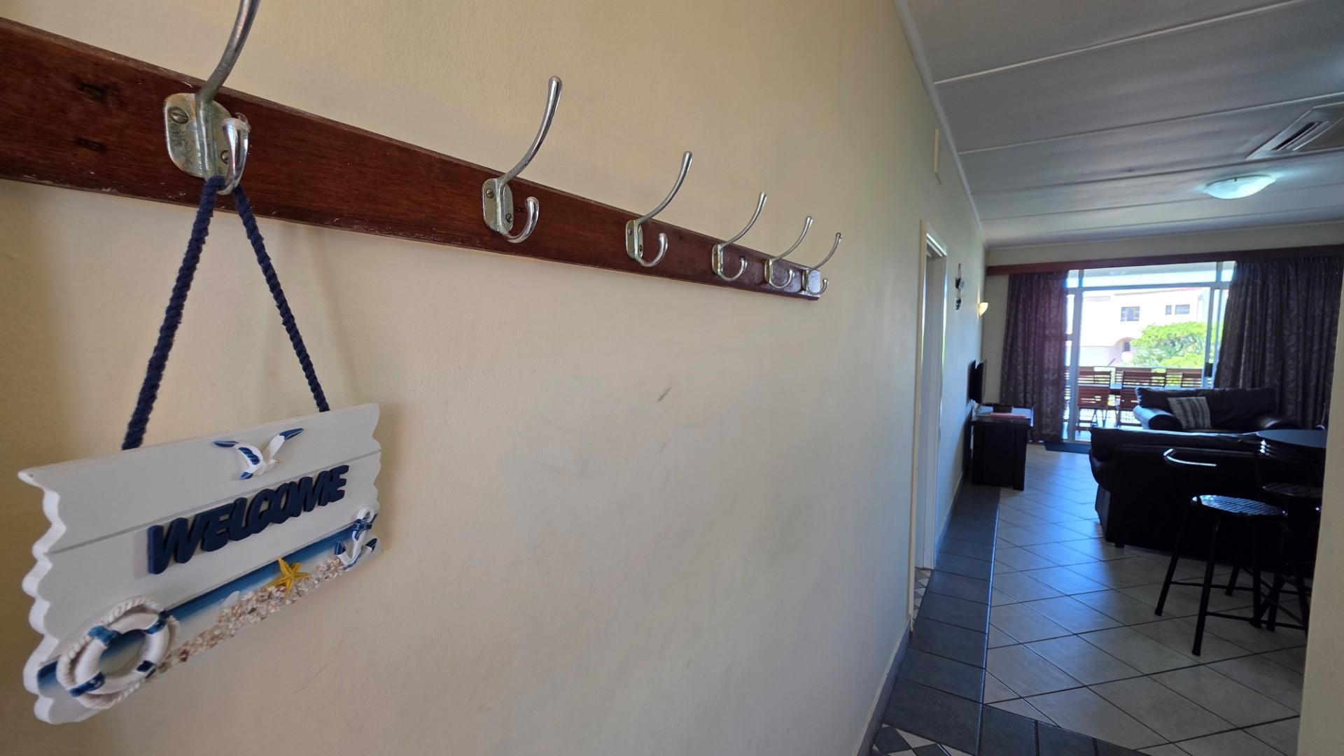 Beautiful fully furnished Beachfront Apartment on the Beachfront in Uvongo Beach