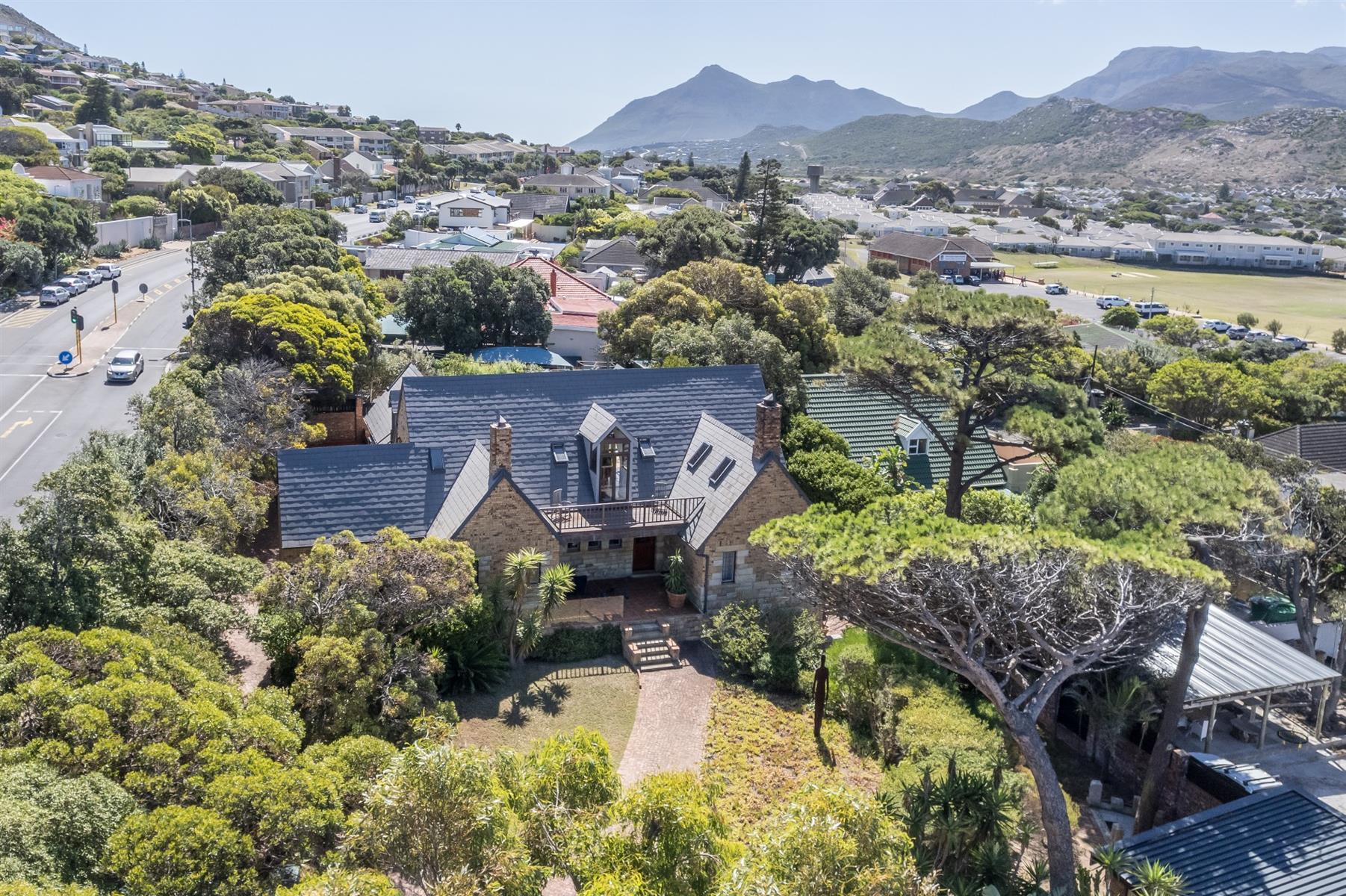 Villa for sale in Fish Hoek, 2 15th Avenue, Fish Hoek, Western Cape, 587 m²