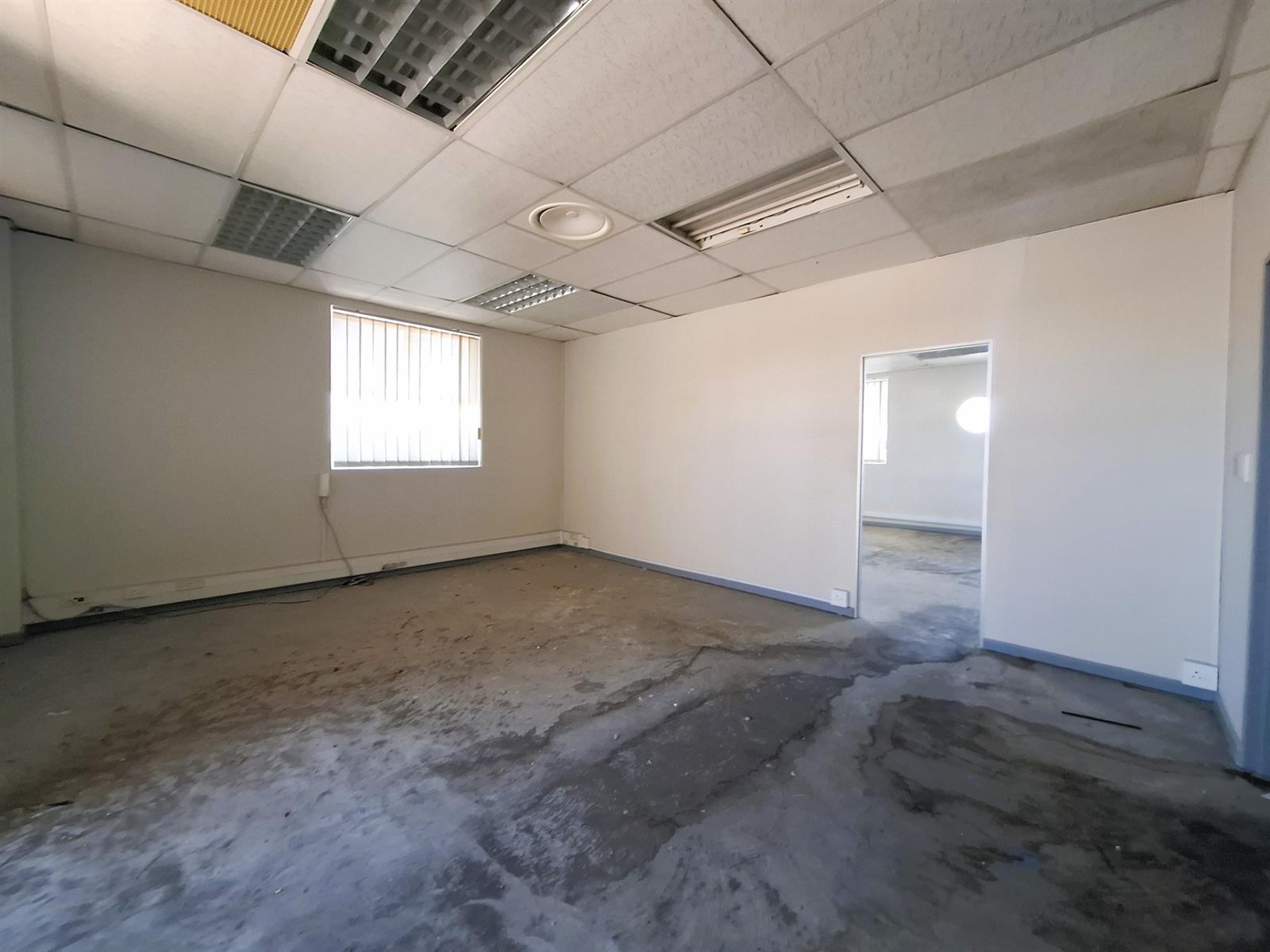 Office To Let in Montague Gardens