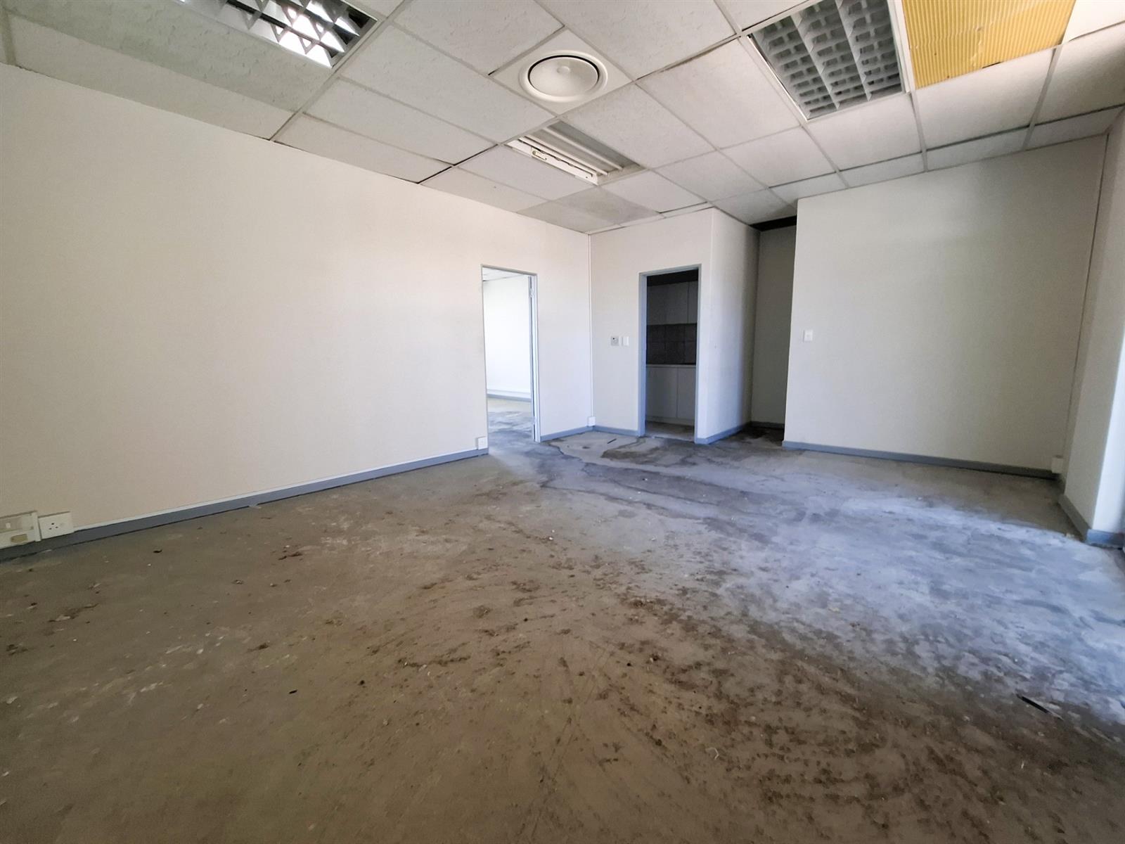 Office To Let in Montague Gardens