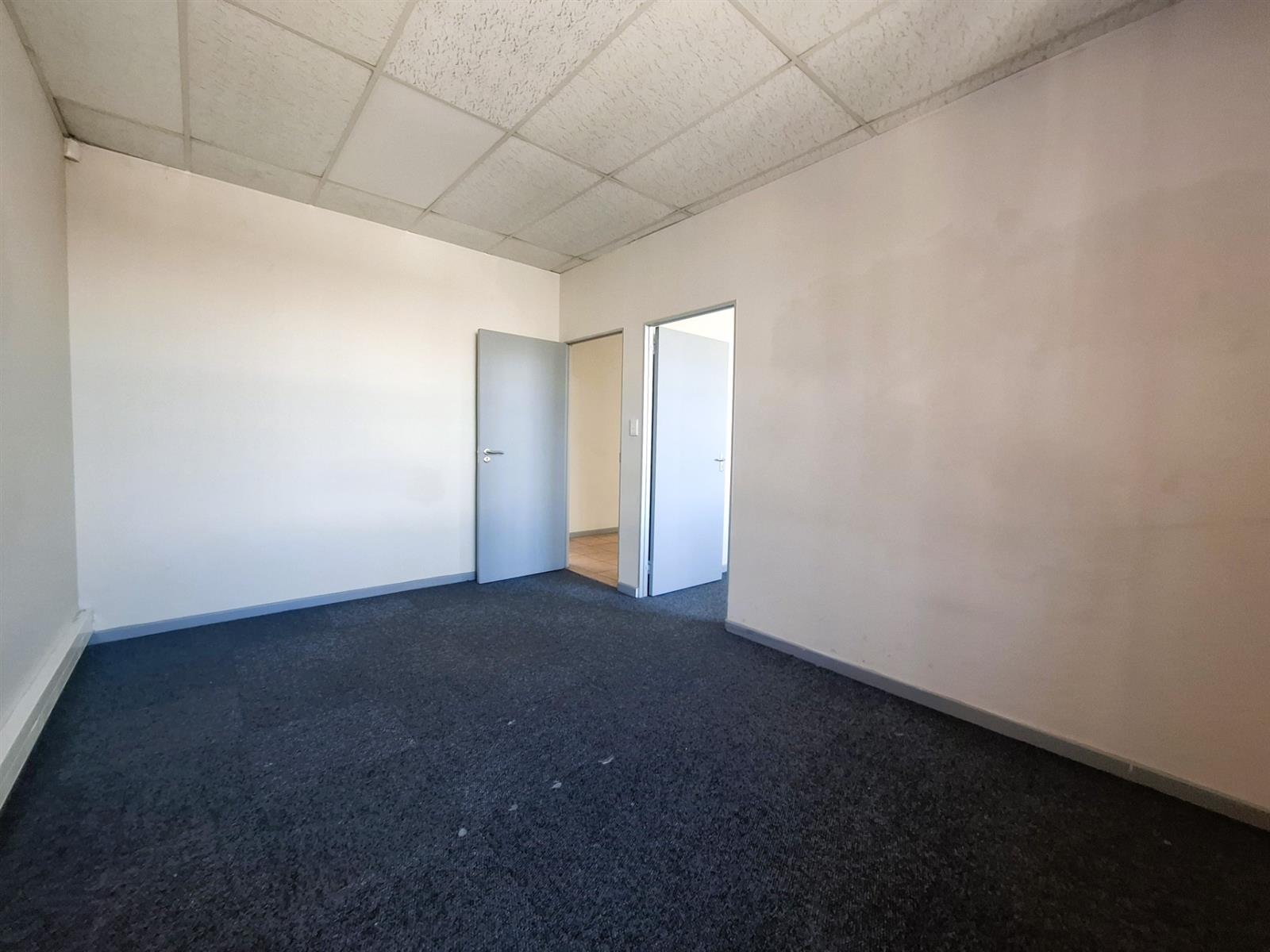 Office To Let in Montague Gardens