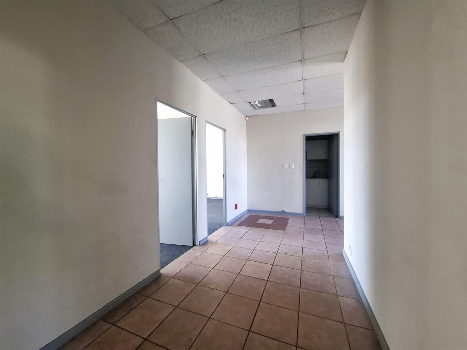 Office To Let in Montague Gardens