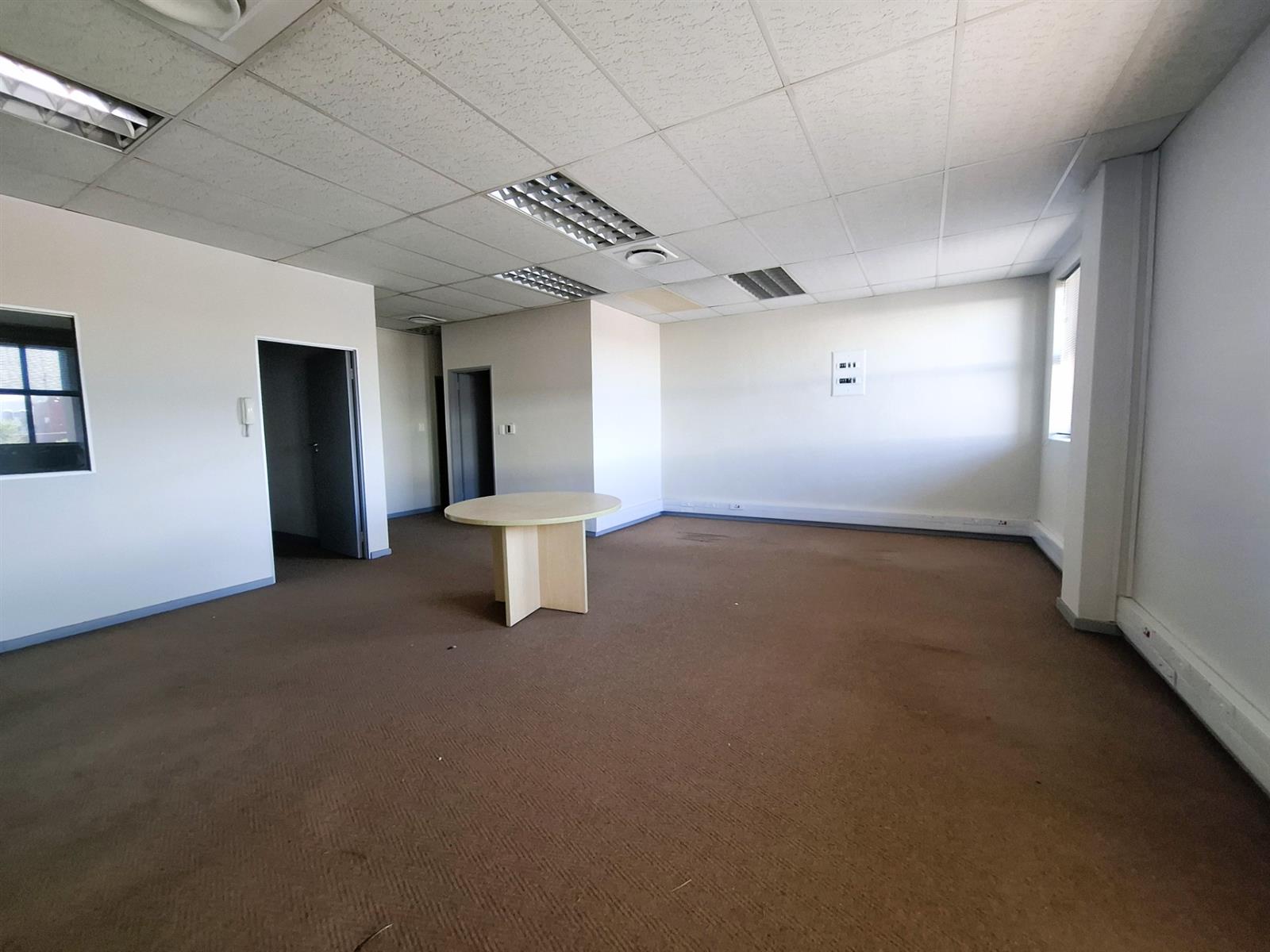 Office To Let in Montague Gardens