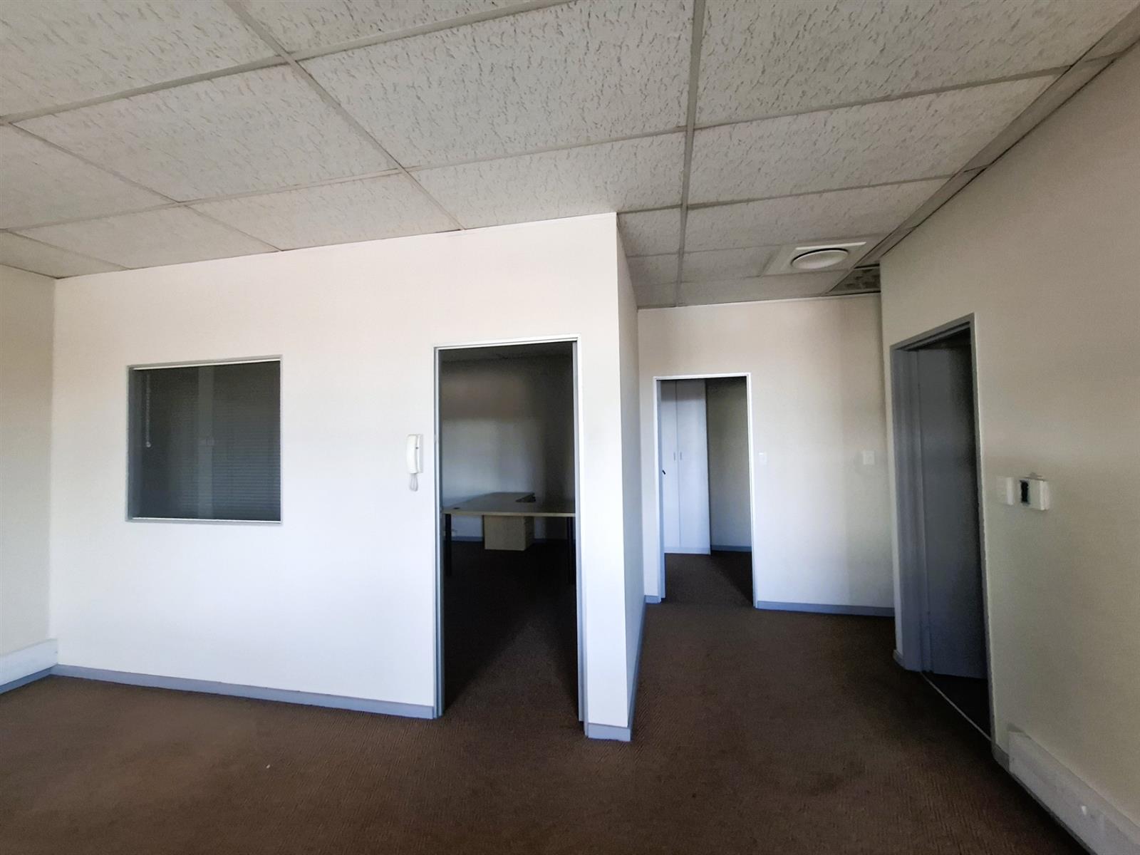 Office To Let in Montague Gardens