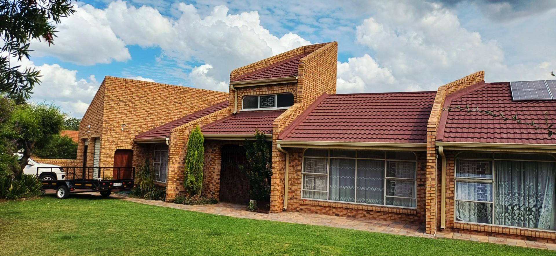 Upmarket Family Home with Private Flatlet and Entertainment Features Secunda