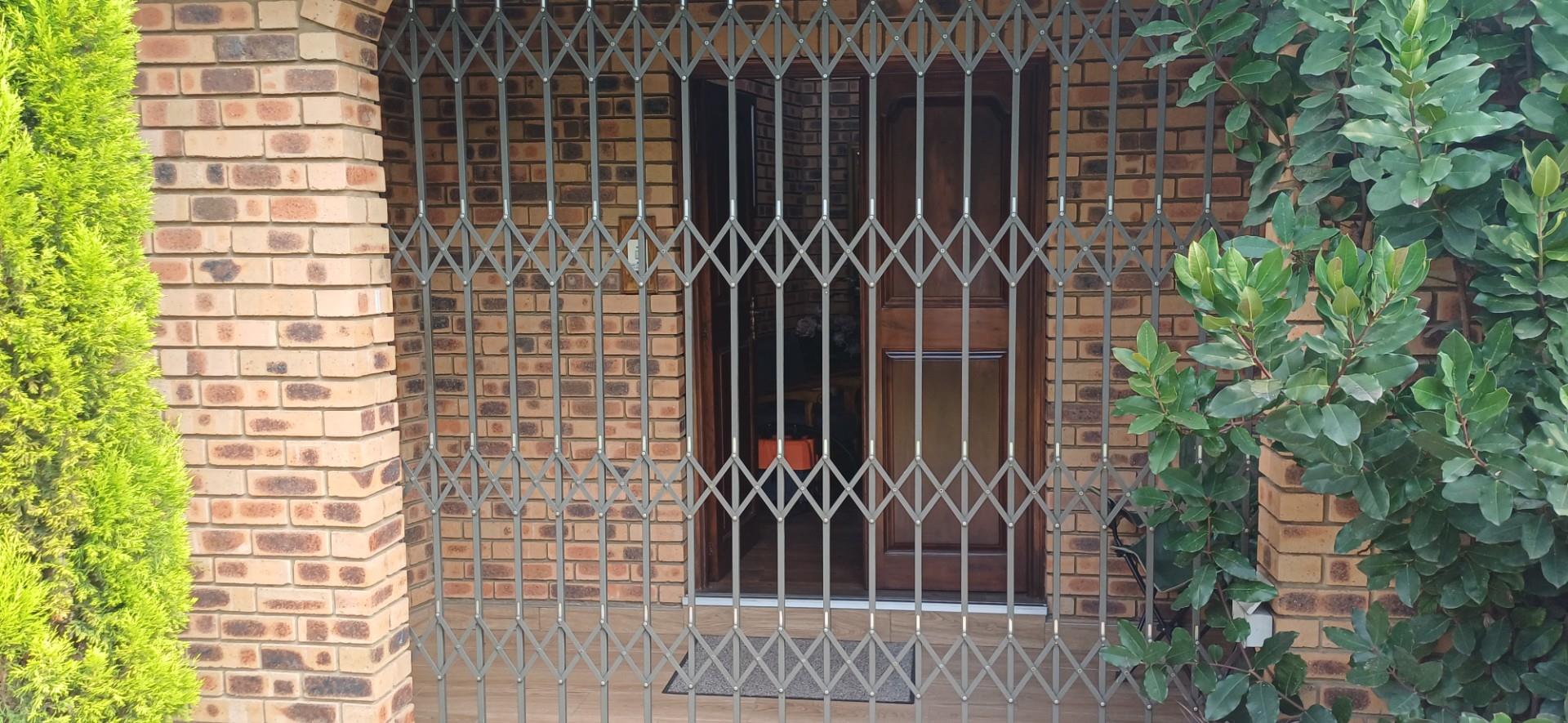 Upmarket Family Home with Private Flatlet and Entertainment Features Secunda