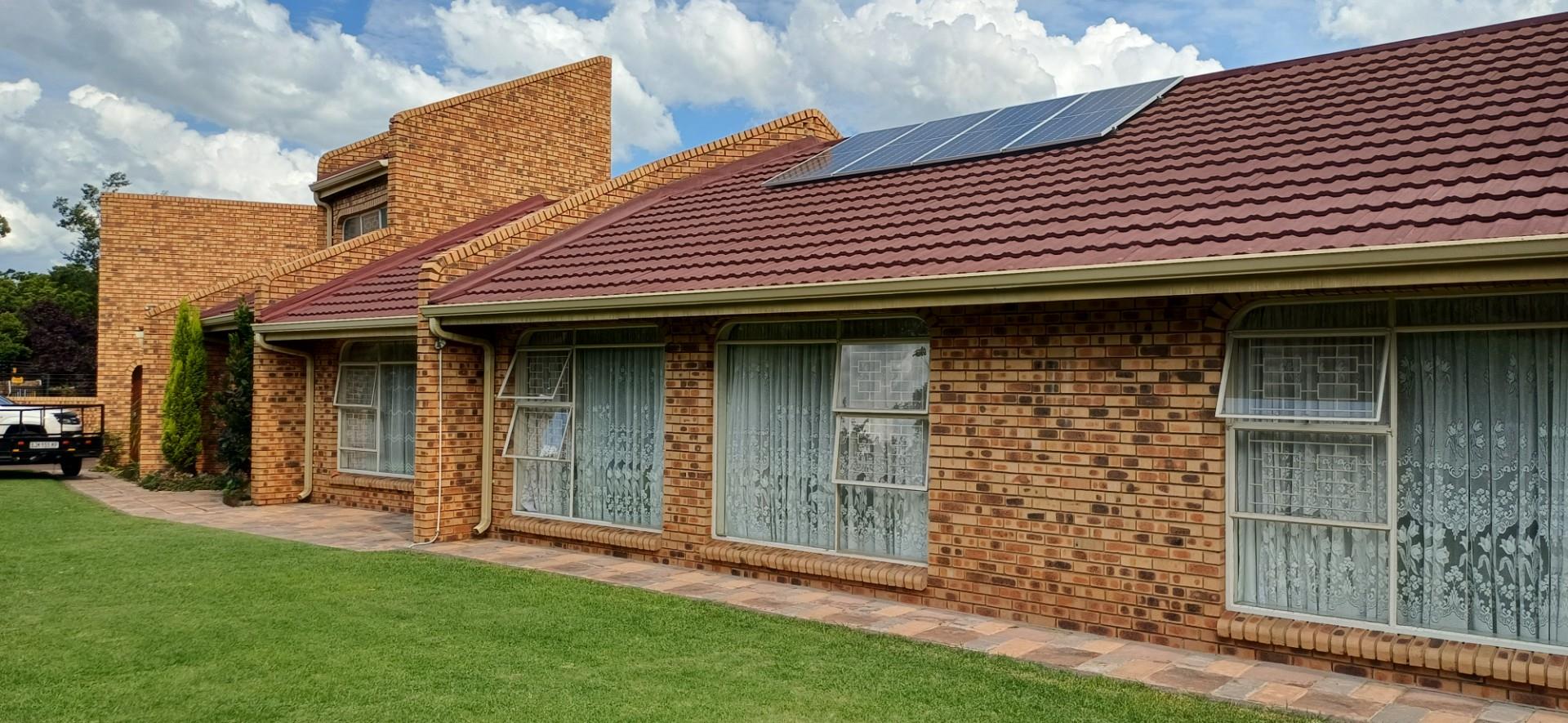 Upmarket Family Home with Private Flatlet and Entertainment Features Secunda