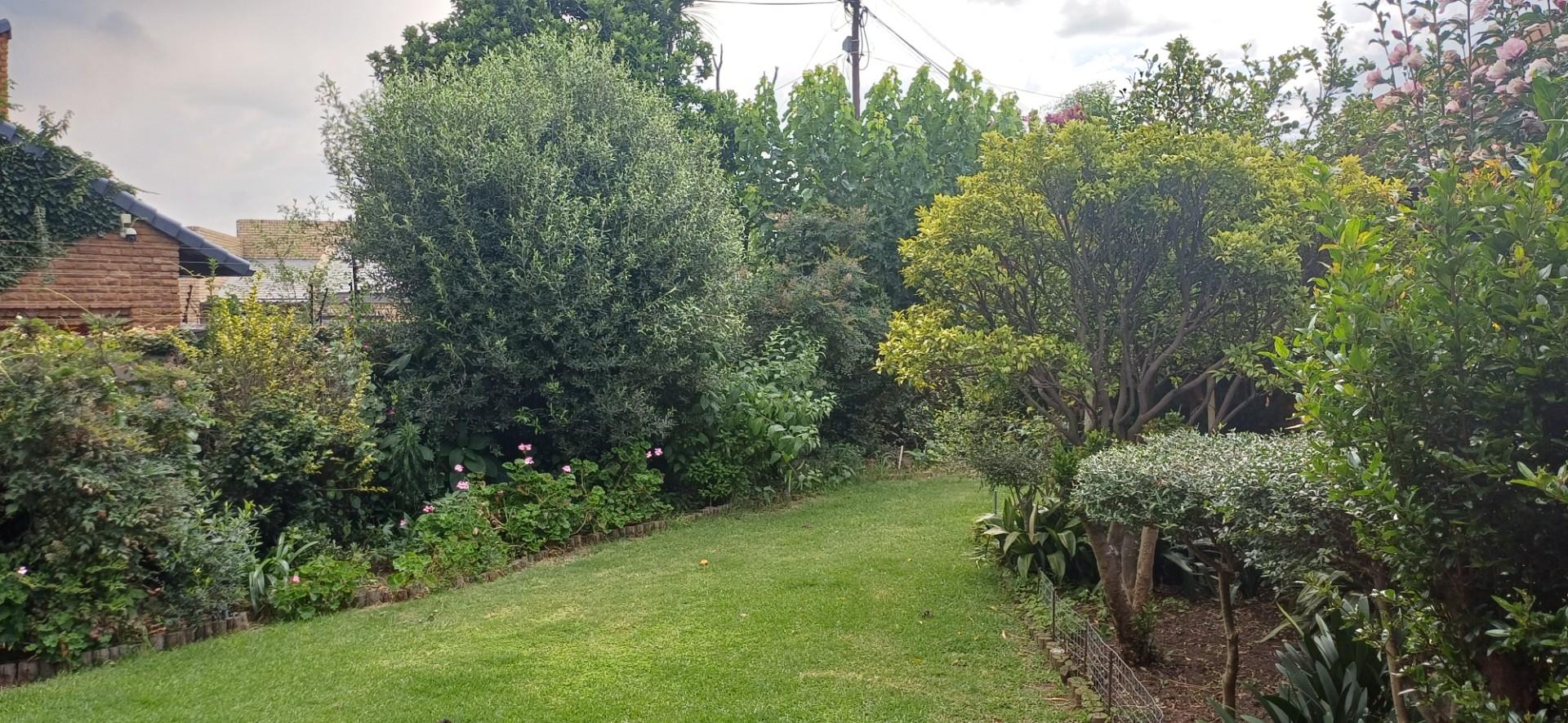 Upmarket Family Home with Private Flatlet and Entertainment Features Secunda