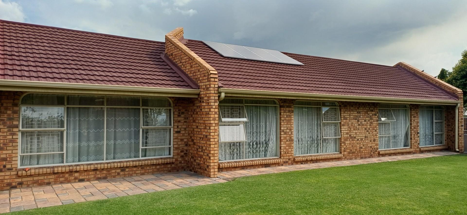 Upmarket Family Home with Private Flatlet and Entertainment Features Secunda
