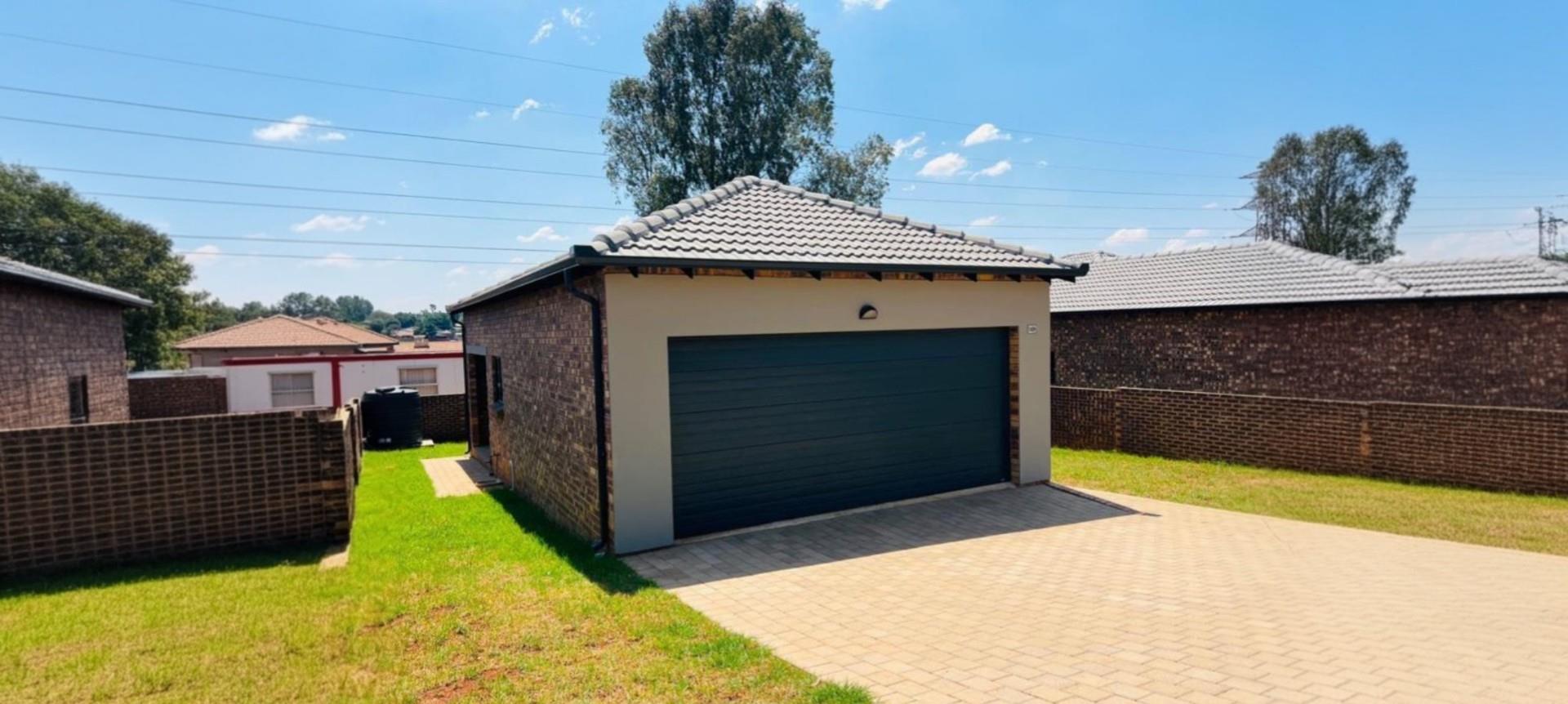 Townhouse For Sale in Die Heuwel Ext 2, Die Heuwel, Witbank